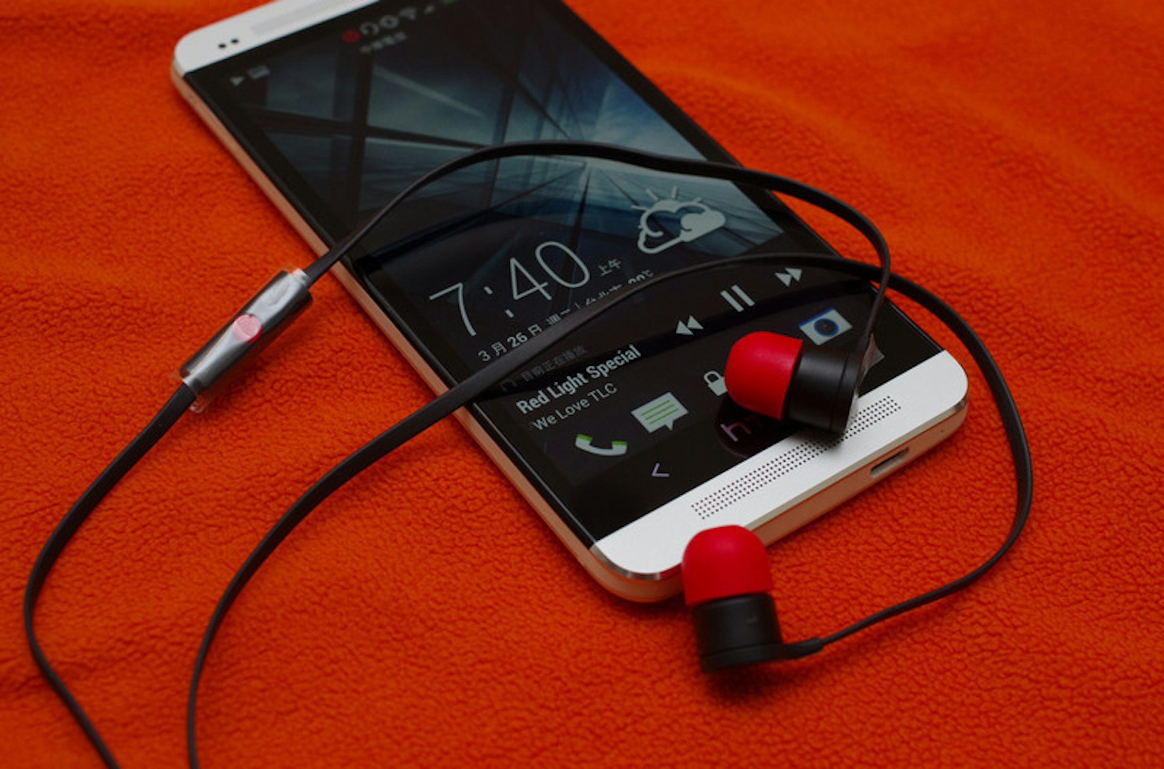 是傳聞 HTC 將於 Q2 末推出小一號的 HTC One ，代號 M4這篇文章的首圖