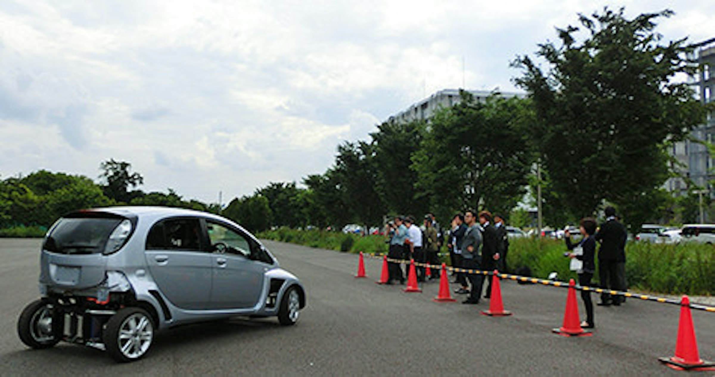 日本東京大學完成行進間無線供電之電動車模組技術展示 無線充電 Cool3c