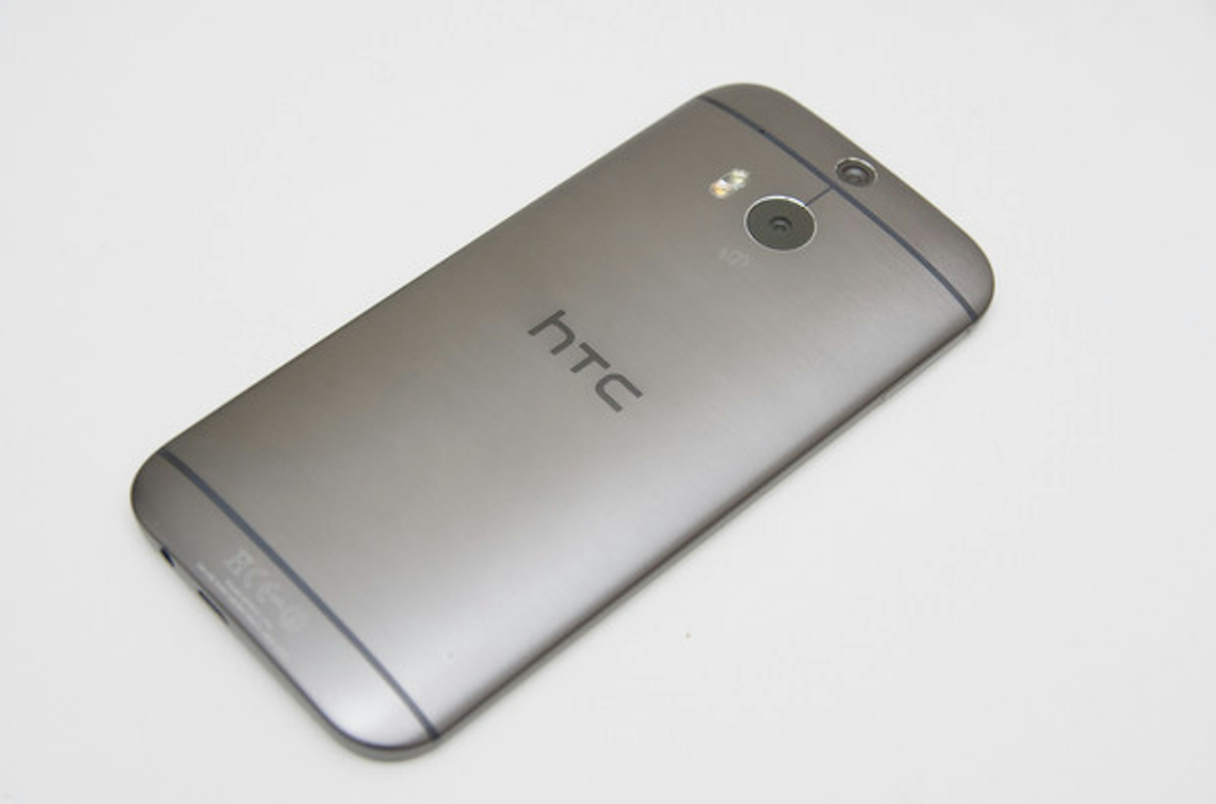 是謠傳 HTC 下一代旗艦規格：搭 5 吋 Full HD 螢幕、 Snapdragon 810 、 20.7MP 主相機這篇文章的首圖
