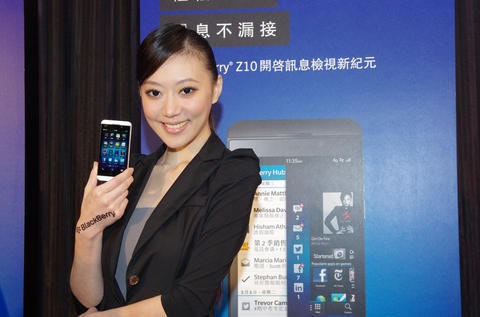 是黑莓 Z10 在台搭配台哥大,單機售價 19,900 台幣這篇文章的首圖