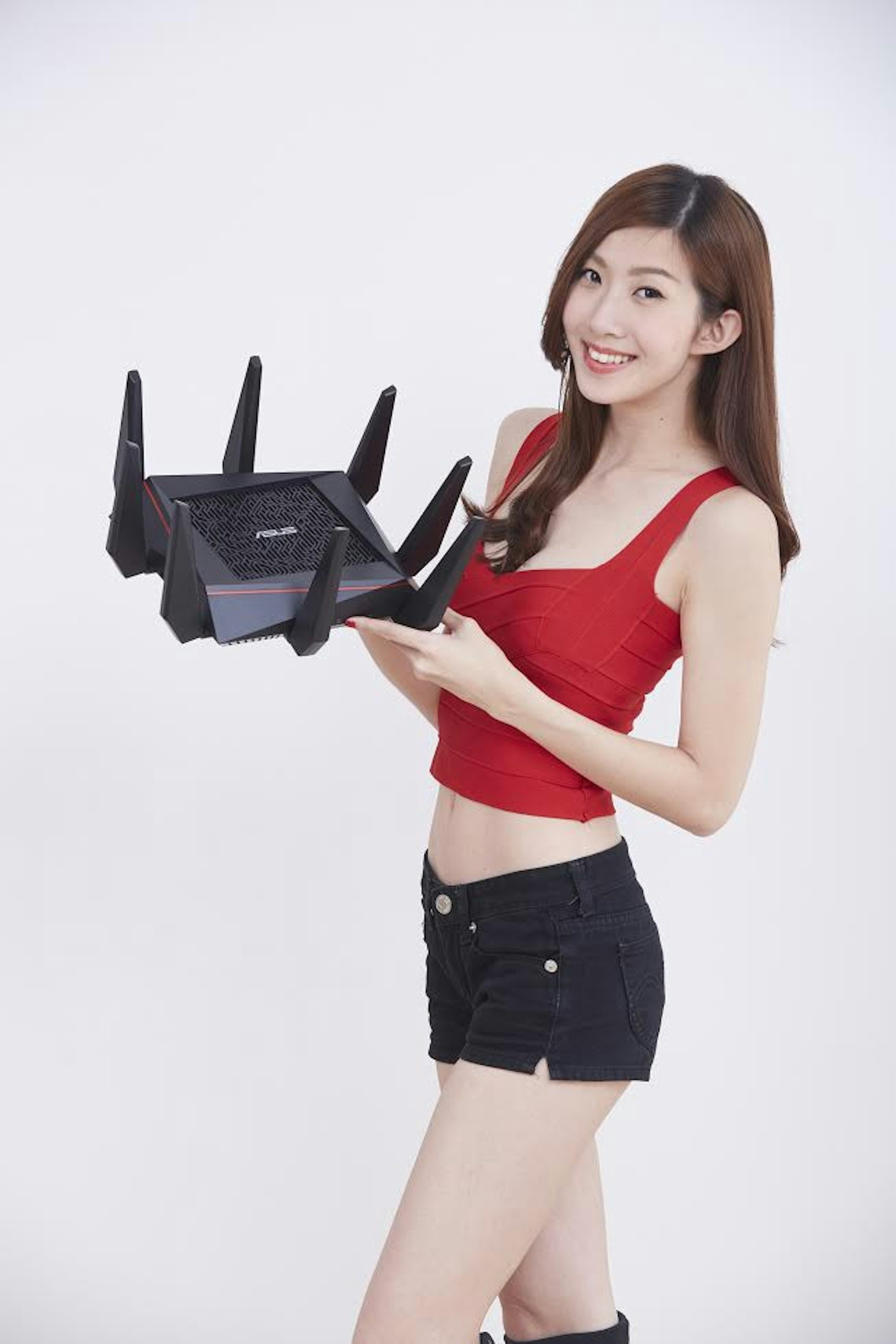 是華碩的八爪章魚路由器 RT-AC5300 在台推出，具雙 4x4 天線與最快達 5334Mbps WiFi 速度這篇文章的首圖