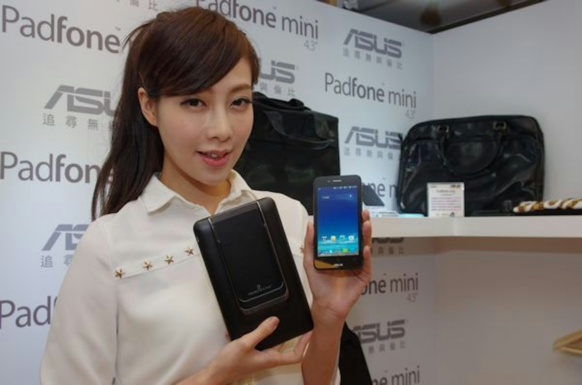 是7 吋大腸包 4.3 吋小腸，華碩推出不到台幣一萬二的 PadFone mini 組合這篇文章的首圖