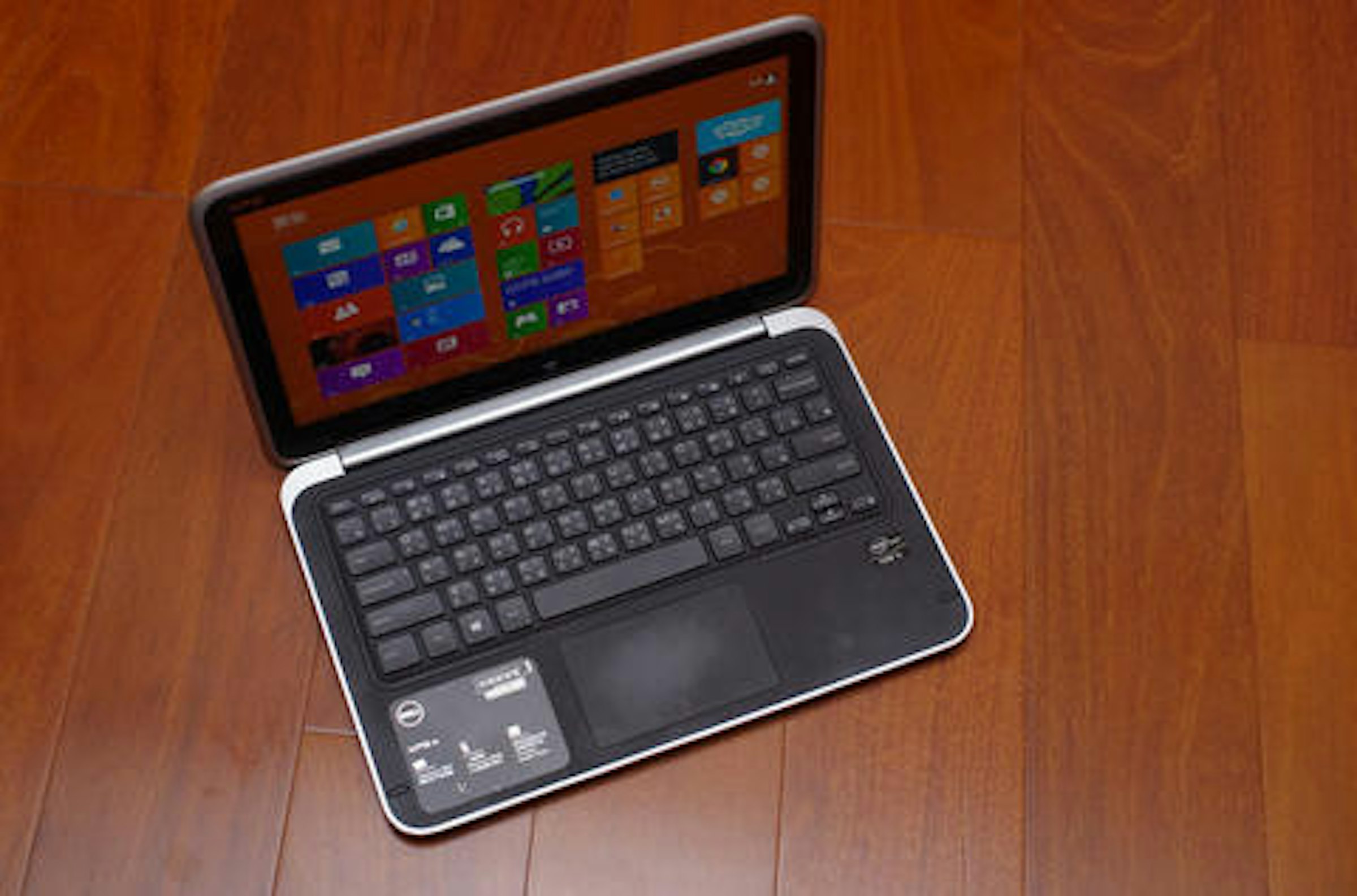 是鋁合金與碳纖維的高質感混搭變形筆電， Dell XPS 12 動手玩這篇文章的首圖