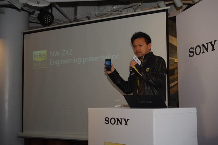 由旗艦孕育而出的新旗艦， Sony Walkman ZX2 設計師佐藤朝明談其