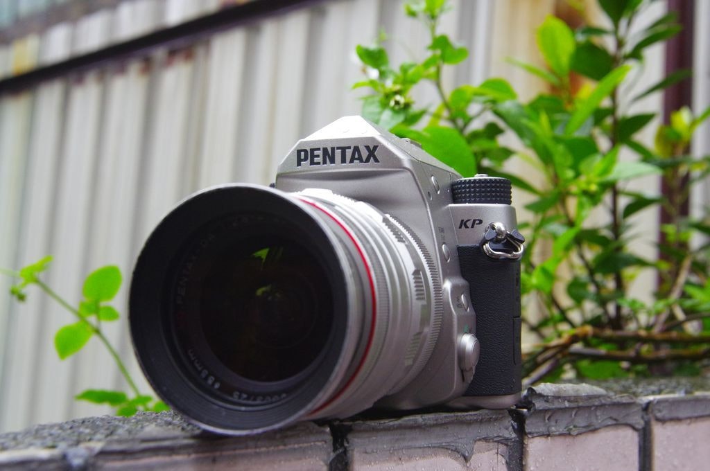是為老 Pentax 用戶設計的街拍相機， Pentax KP 動手玩：電子機能與實拍篇這篇文章的首圖