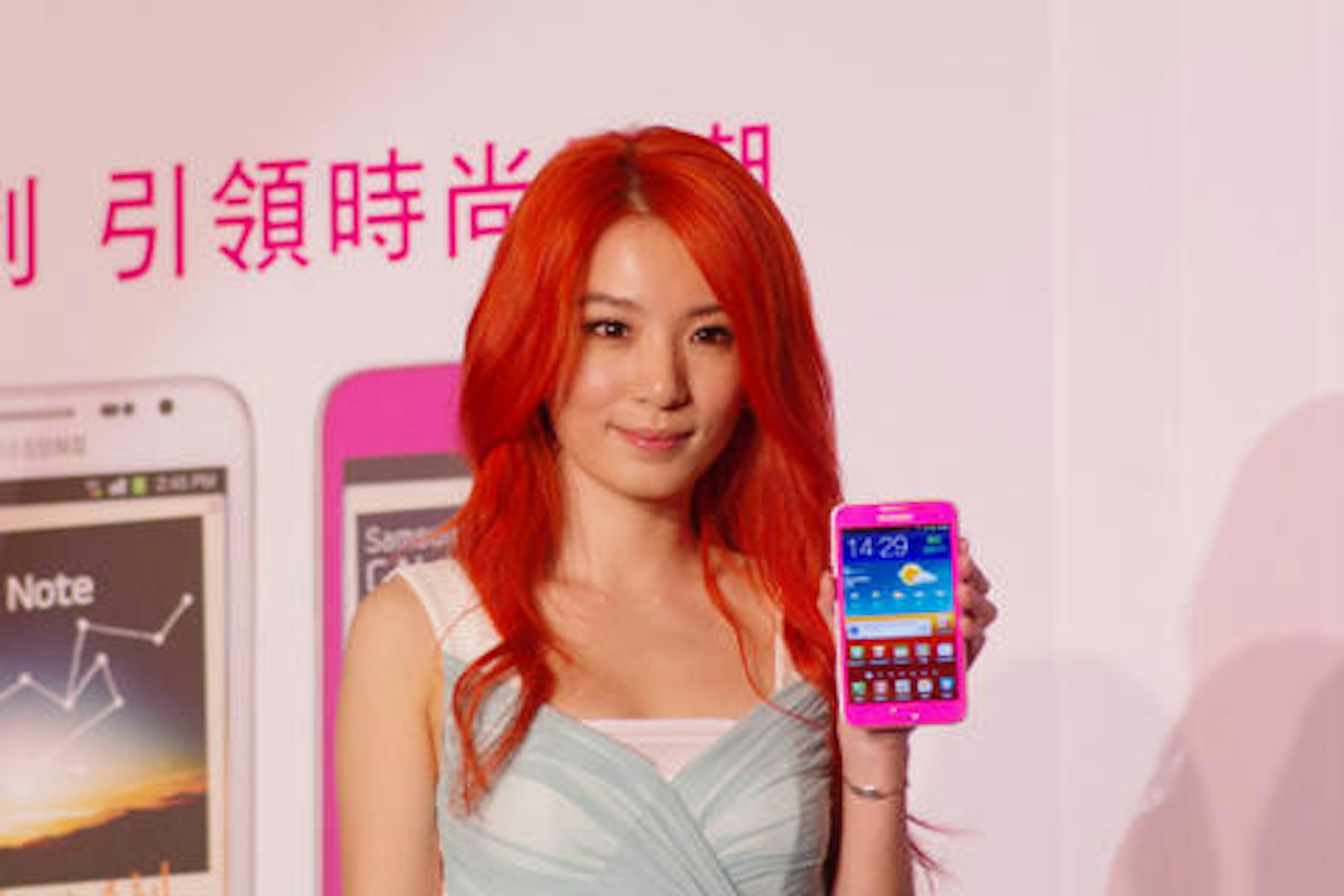 是據稱 Galaxy Note 二代機十月上市，亮點在於 UBP 柔性顯示器這篇文章的首圖