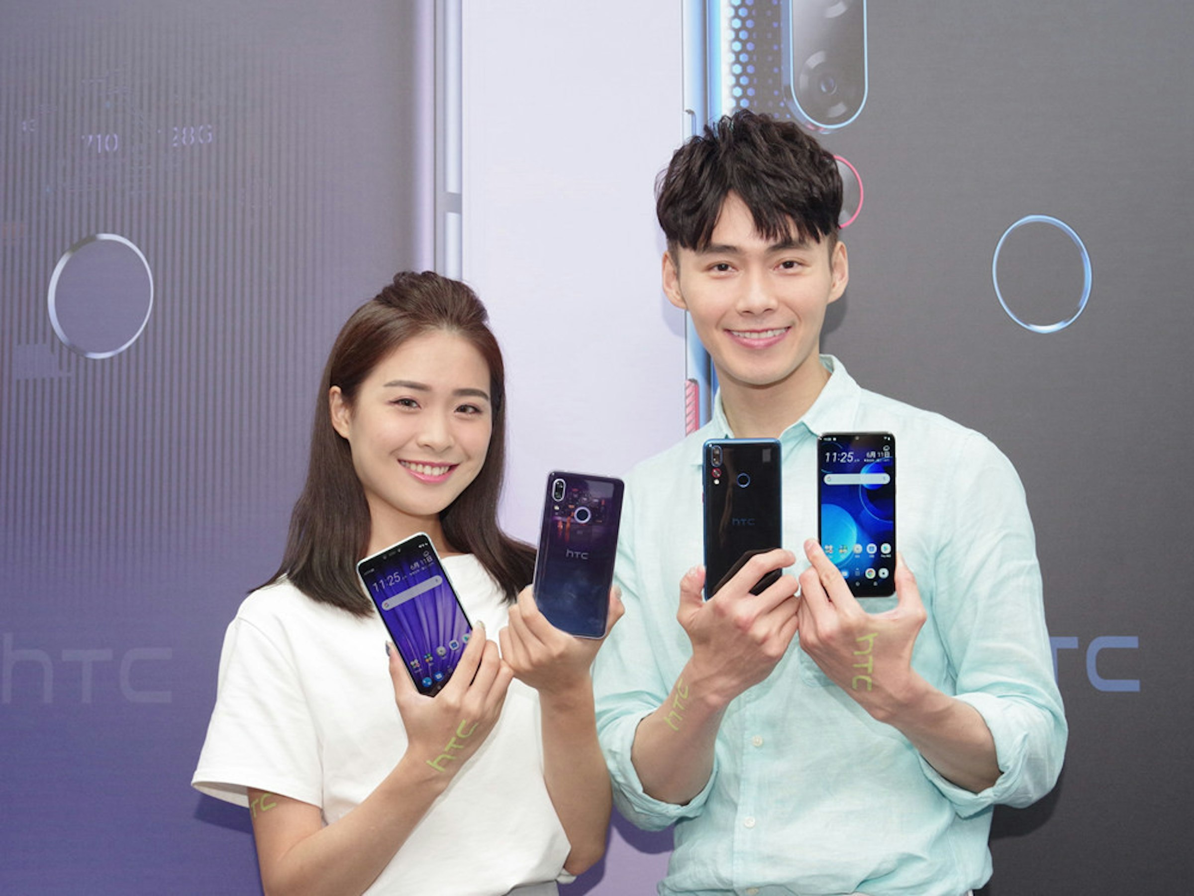 HTC Desire, 瘾科技, , HTC, Taiwan, Audio, Engadget, HTC, Gadget, Smartphone, girl, Gadget, Mobile phone, Smartphone, Communication Device, Skin, Electronic device, Portable communications device, Technology, Product, Mobile device
