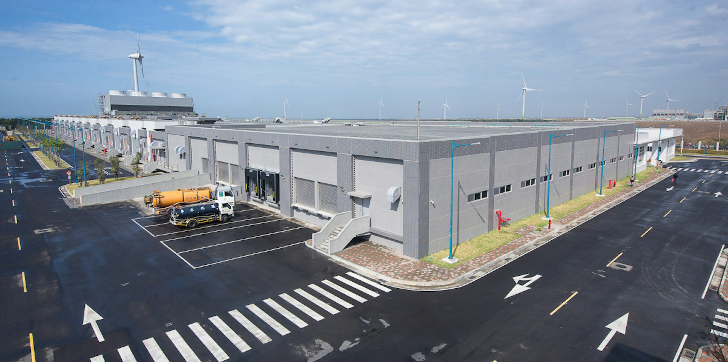 Google台湾数据中心, 綠電, Data center, , Electricity, Google, Green energy, Data, Power Converters, Renewable energy, google 彰化 資料 中心, Transport, Airport, Asphalt, Building, Infrastructure, Parking, Vehicle, Parking lot, Project, City