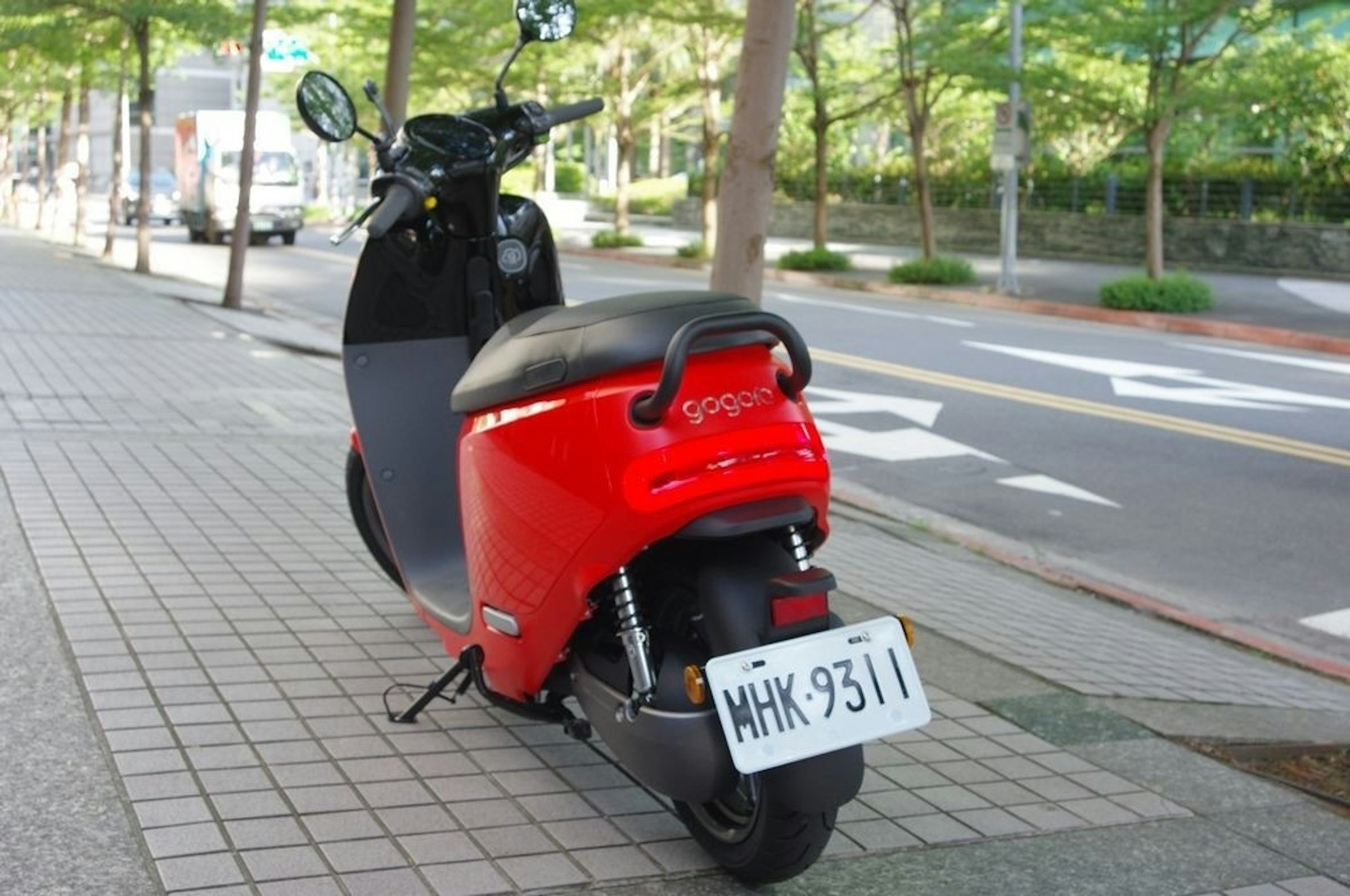 Motorcycle, , Gogoro, Vespa, Motorcycle accessories, Scooter, , Electric motorcycles and scooters, Moped, Motor vehicle, motorcycle accessories, Land vehicle, Vehicle, Motor vehicle, Scooter, Car, Mode of transport, Automotive lighting, Transport, Automotive design, Motorcycle