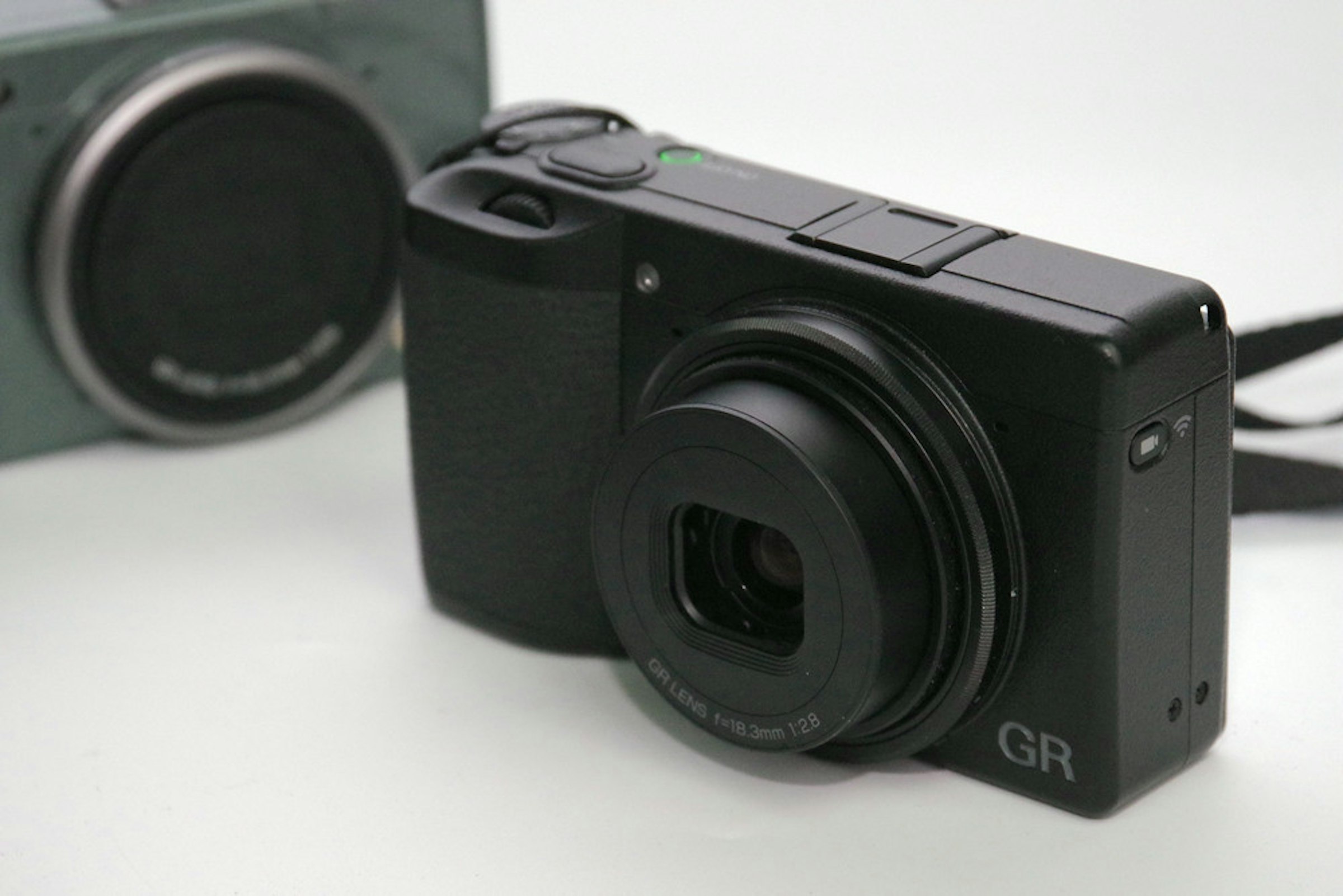 Digital SLR, Camera lens, Single-lens reflex camera, Photographic film, Mirrorless interchangeable-lens camera, Camera, Digital Cameras, Lens, Product design, Product, camera accessory, Camera accessory, Cameras & optics, Camera, Point-and-shoot camera, Camera lens, Digital camera, Lens, Mirrorless interchangeable-lens camera, Product, Photography