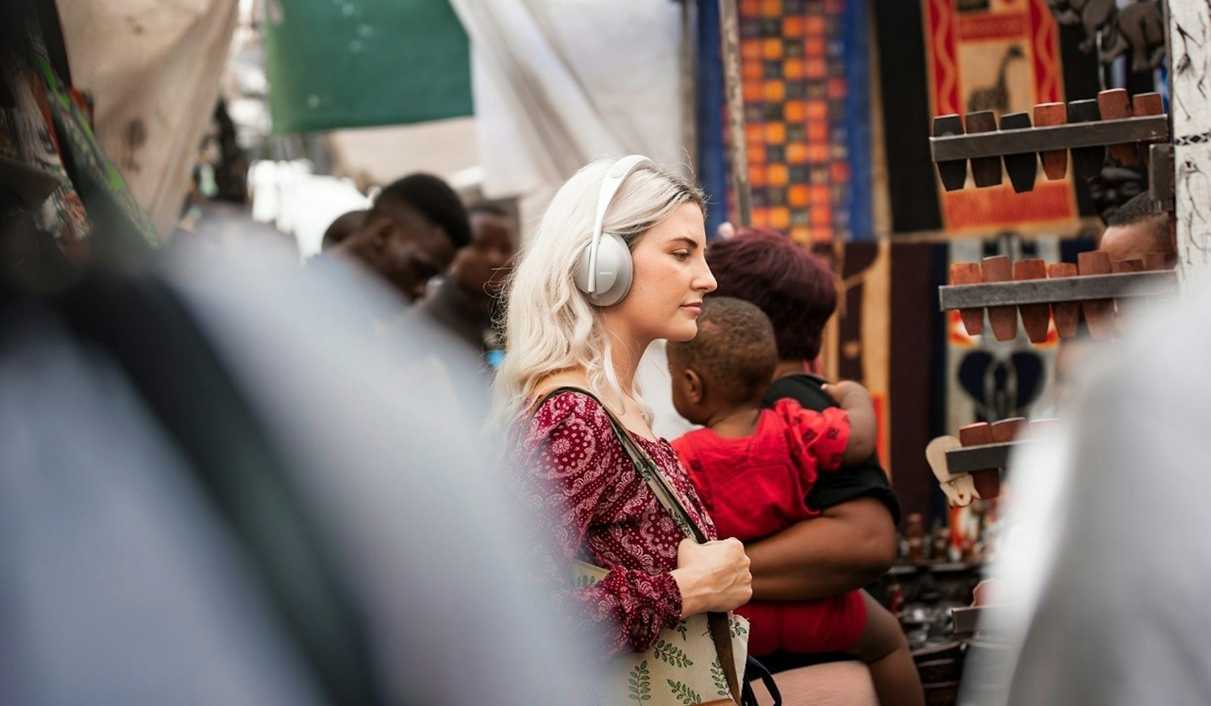 Headphones, Noise-cancelling headphones, , Bose Corporation, Bose QuietComfort 35 II, Active noise control, Bose QuietComfort 25, Noise, Sound, Sony WH-1000XM3, tradition, Photograph, People, Red, Fashion, Beauty, Pink, Snapshot, Street fashion, Fun, Human