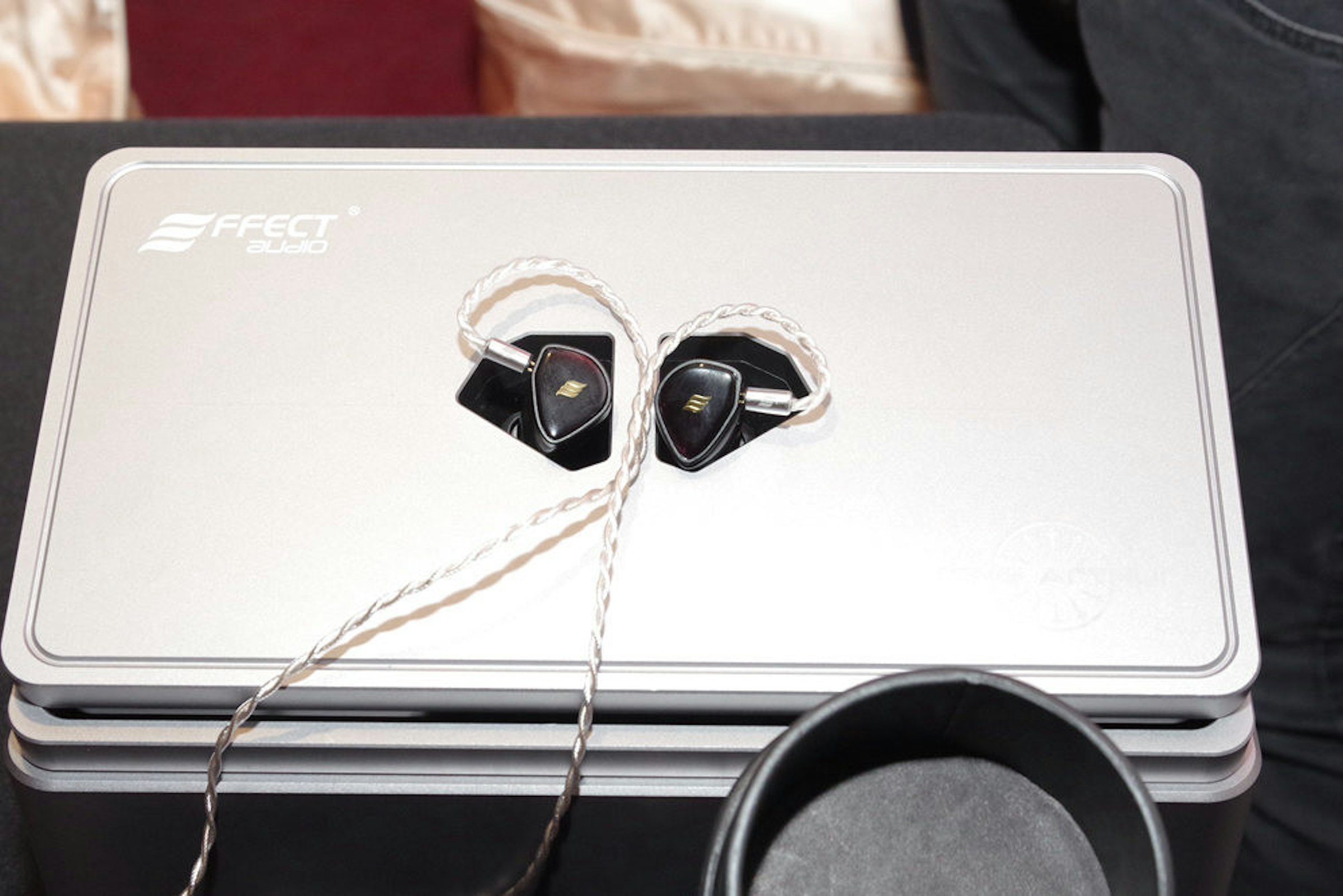 Product design, Design, Electronics, Product, Gadget, gadget, Gadget, Audio equipment, Technology, Electronic device, Material property, Mobile phone, Headphones, Fashion accessory, Smartphone, Metal