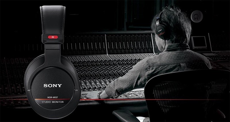 Sony 再度與Sony 錄音室共同開發新世代監聽耳機MDR-M1ST ，濃郁厚實中