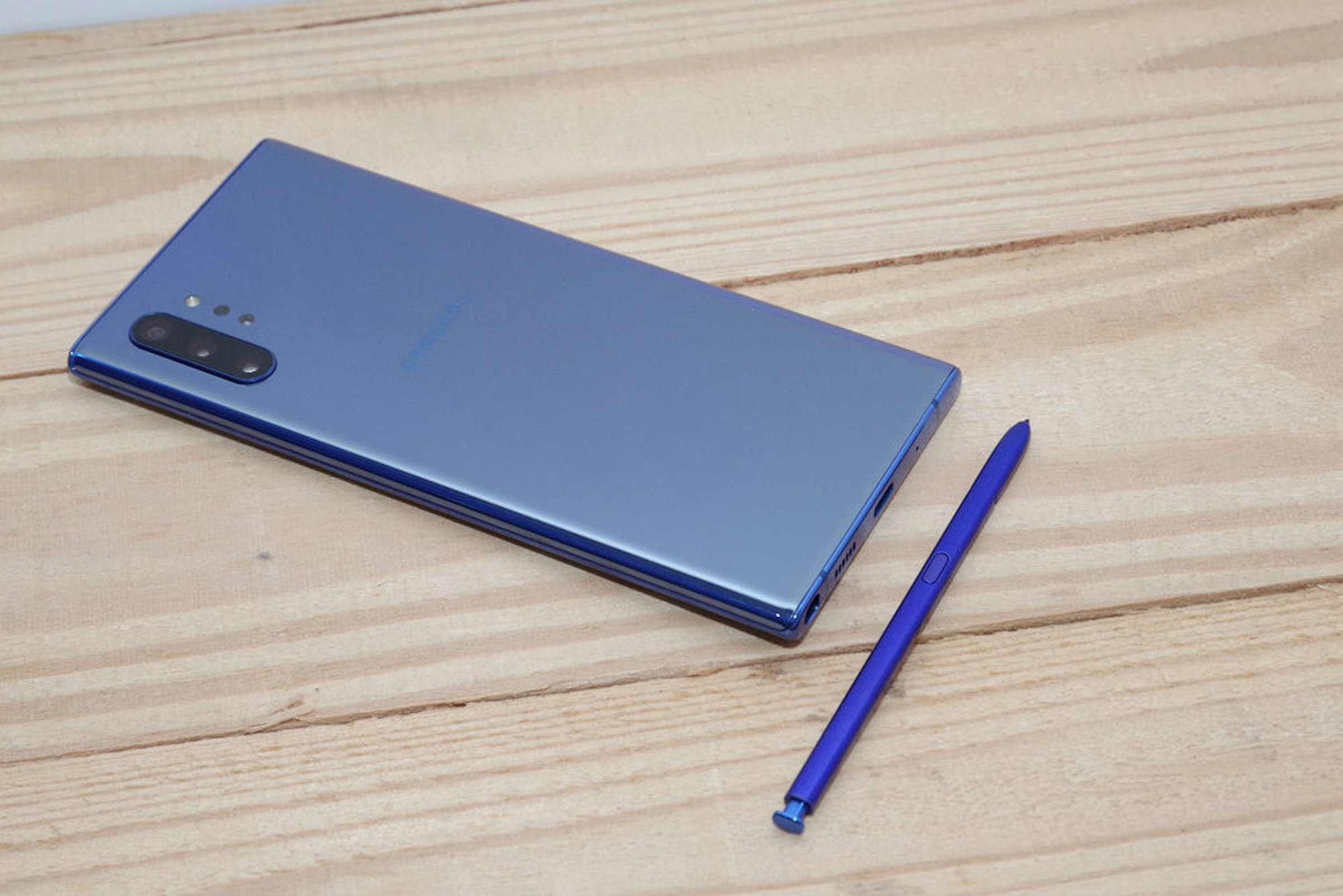 Smartphone, Product design, Design, Product, Microsoft Azure, Cell Phones, iPhone, smartphone, Gadget, Mobile phone, Electronic device, Technology, Smartphone, Material property, Communication Device, Electric blue, Portable communications device, Rectangle