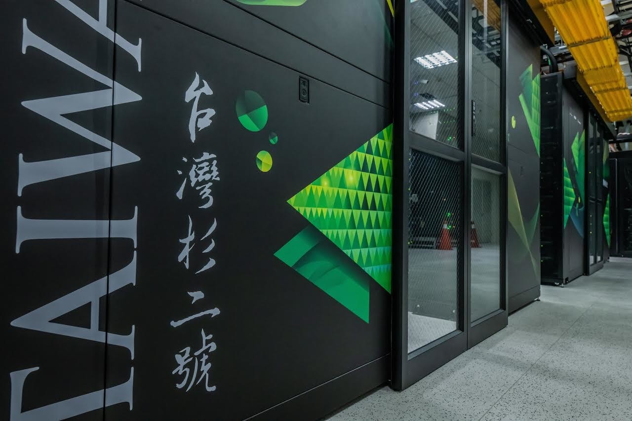 照片中提到了TAIWA、户湾杉二號,包含了建築、人工智能、台灣、超級電腦、情報