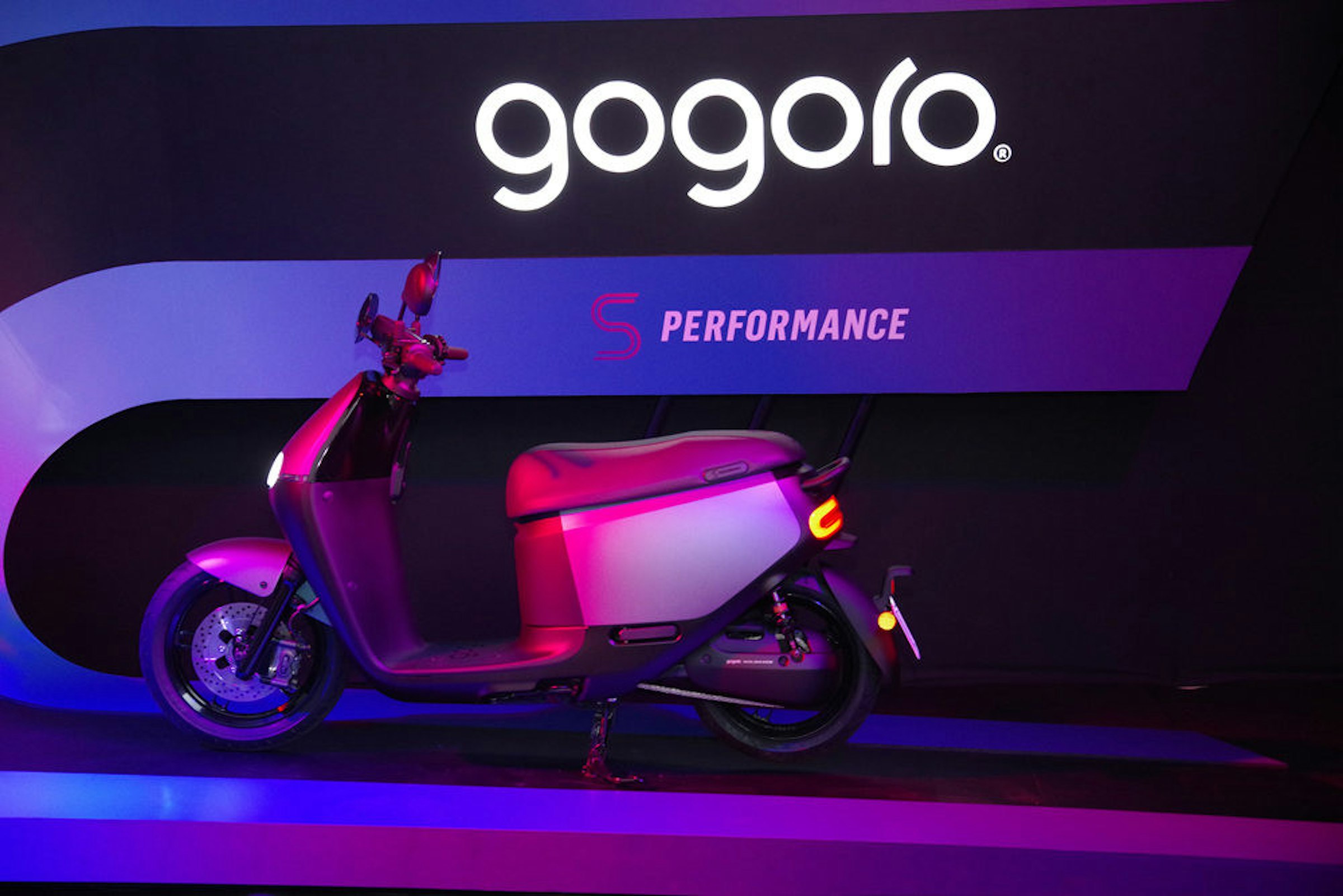 Auto show, Car, Automotive design, Automotive lighting, Motor vehicle, Product design, Scooter, Vehicle, Neon, Design, srt, Vehicle, Motor vehicle, Purple, Violet, Car, Automotive design, Auto show, Design, Neon, Scooter