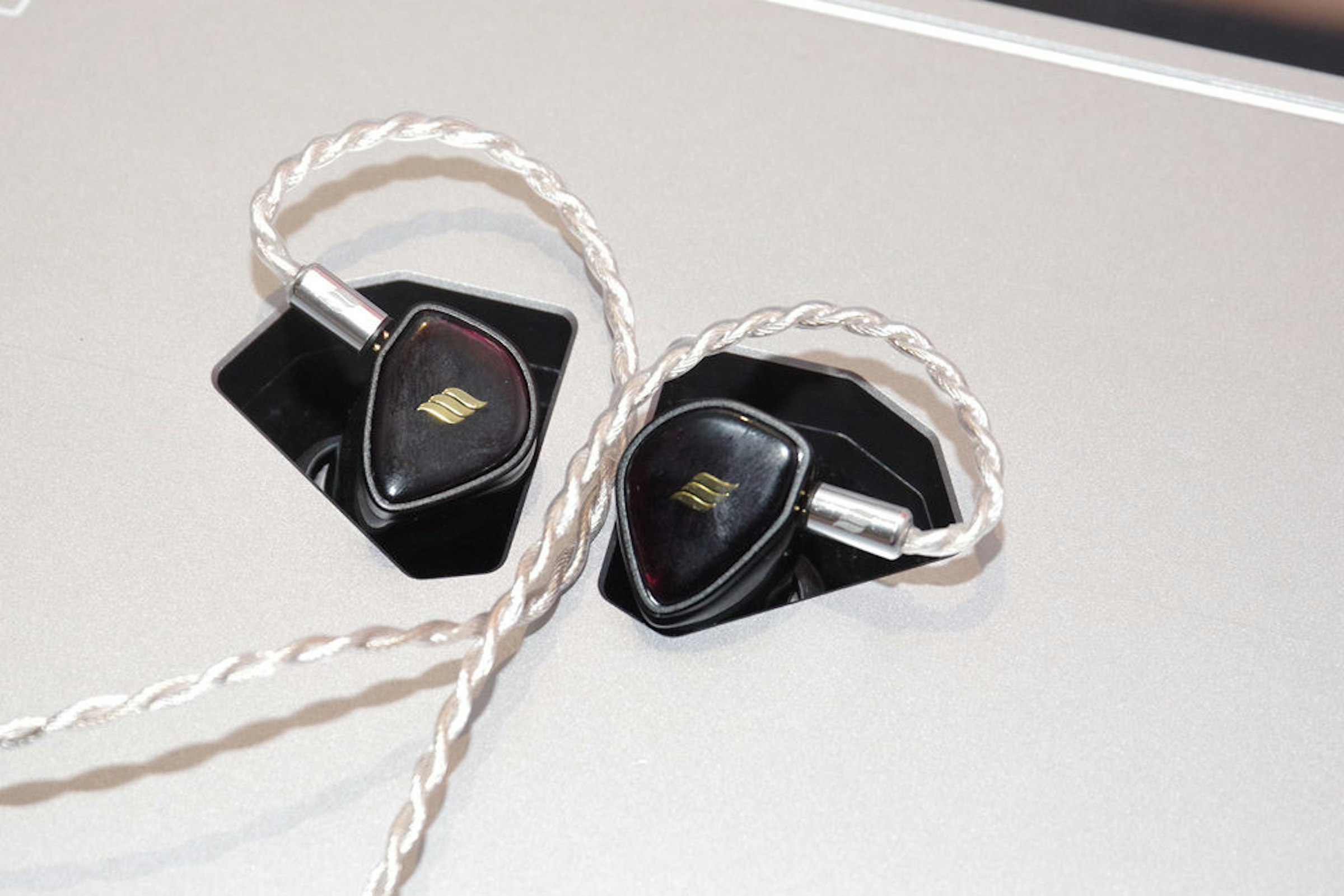 Jewellery, Product design, Audio, Design, Product, Audio signal, jewellery, Audio equipment, Headphones, Fashion accessory, Gadget, Jewellery, Technology, Electronic device, Silver, Ear, Metal