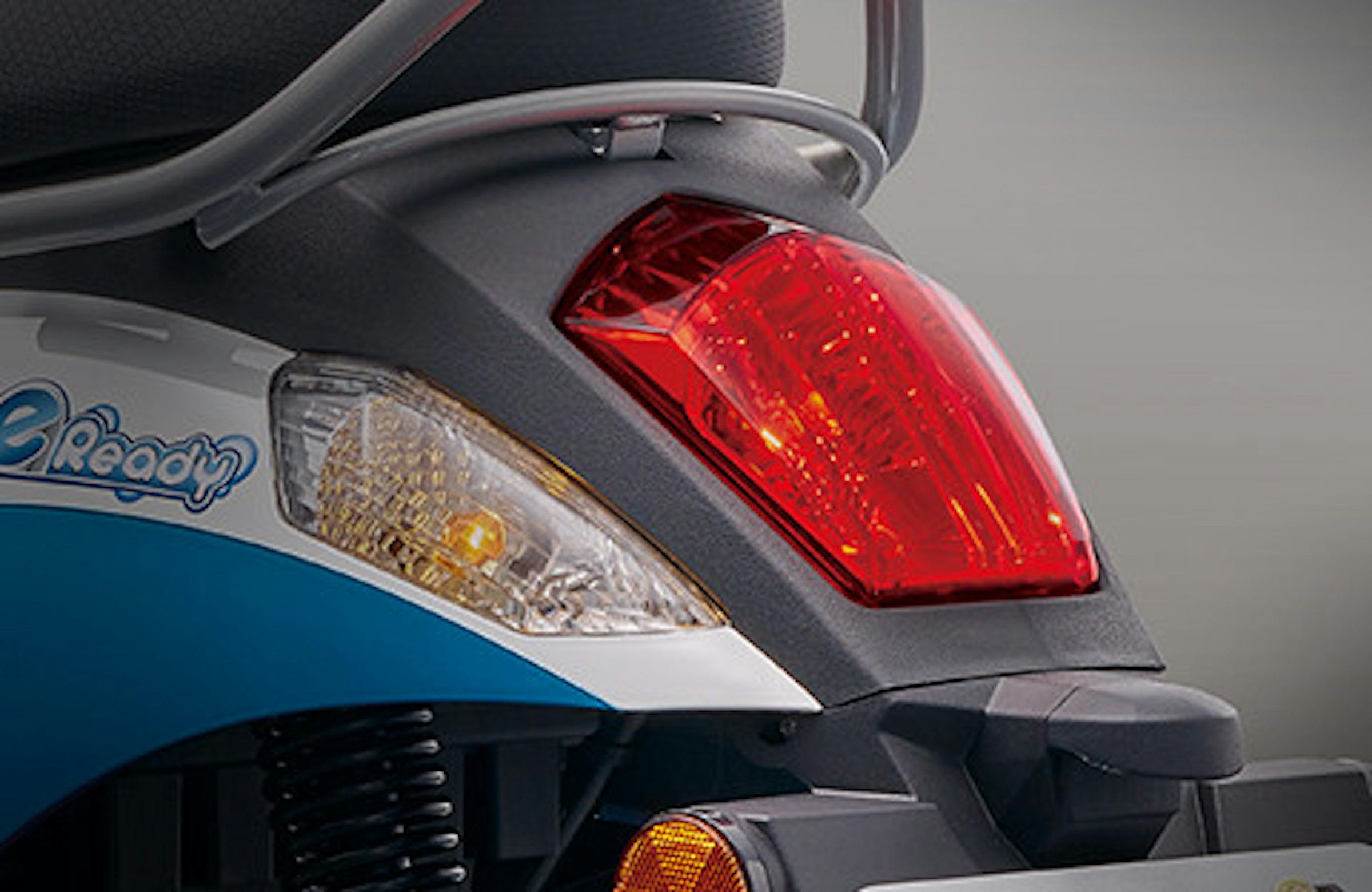 Headlamp, Car, Automotive Tail & Brake Light, Honda Motor Company, Motor vehicle, Automotive design, Exhaust system, Scooter, STX A/P SEL.50 NR EUR, Motorcycle, automotive tail & brake light, Automotive lighting, Vehicle, Automotive tail & brake light, Car, Automotive design, Scooter, Headlamp, Auto part, Automotive exterior, Mid-size car
