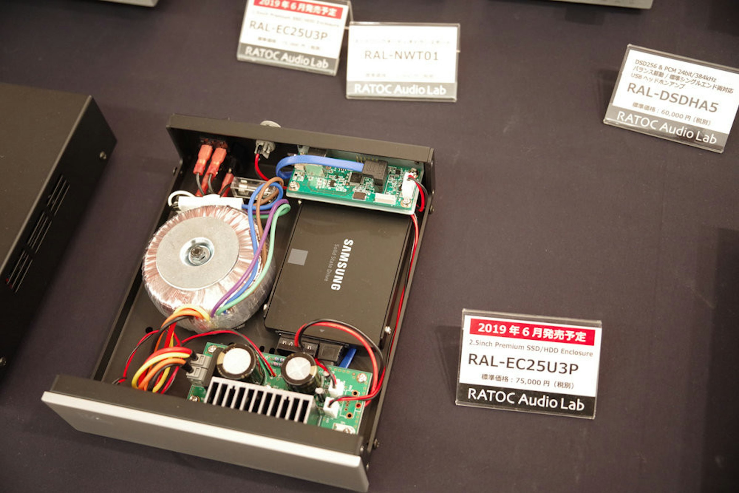 Computer hardware, Central processing unit, Data storage, Computer, Electronics, Data, Computer data storage, electronics, Computer hardware, Electronics, Technology, Electronic device, Computer component, Electrical network, Circuit component, Hard disk drive, CPU, Electronic component