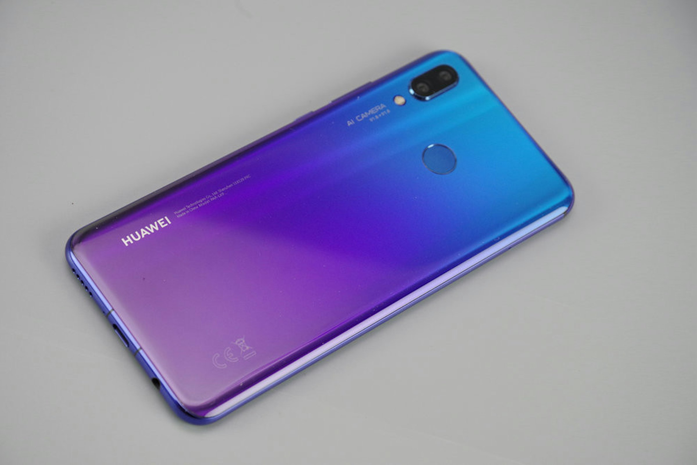 Feature phone, Smartphone, Huawei nova 3, Huawei, , Huawei, Huawei P9, Huawei P20, Apple iPhone 4, 瘾科技, feature phone, Gadget, Communication Device, Mobile phone, Purple, Violet, Portable communications device, Electronic device, Technology, Cobalt blue, Smartphone