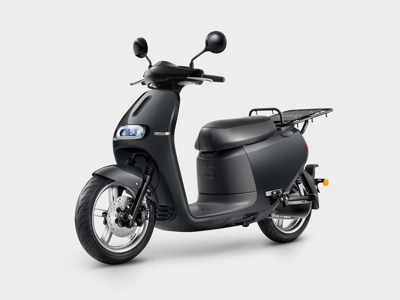 Electric vehicle, Scooter, Gogoro, , Car, Cargo, Electric motorcycles and scooters, Utility, Elektromotorroller, Gogoro Smartscooter, gogoro 2 utility, Land vehicle, Vehicle, Scooter, Motor vehicle, Car, Mode of transport, Automotive design, Motorcycle, Moped, Vespa