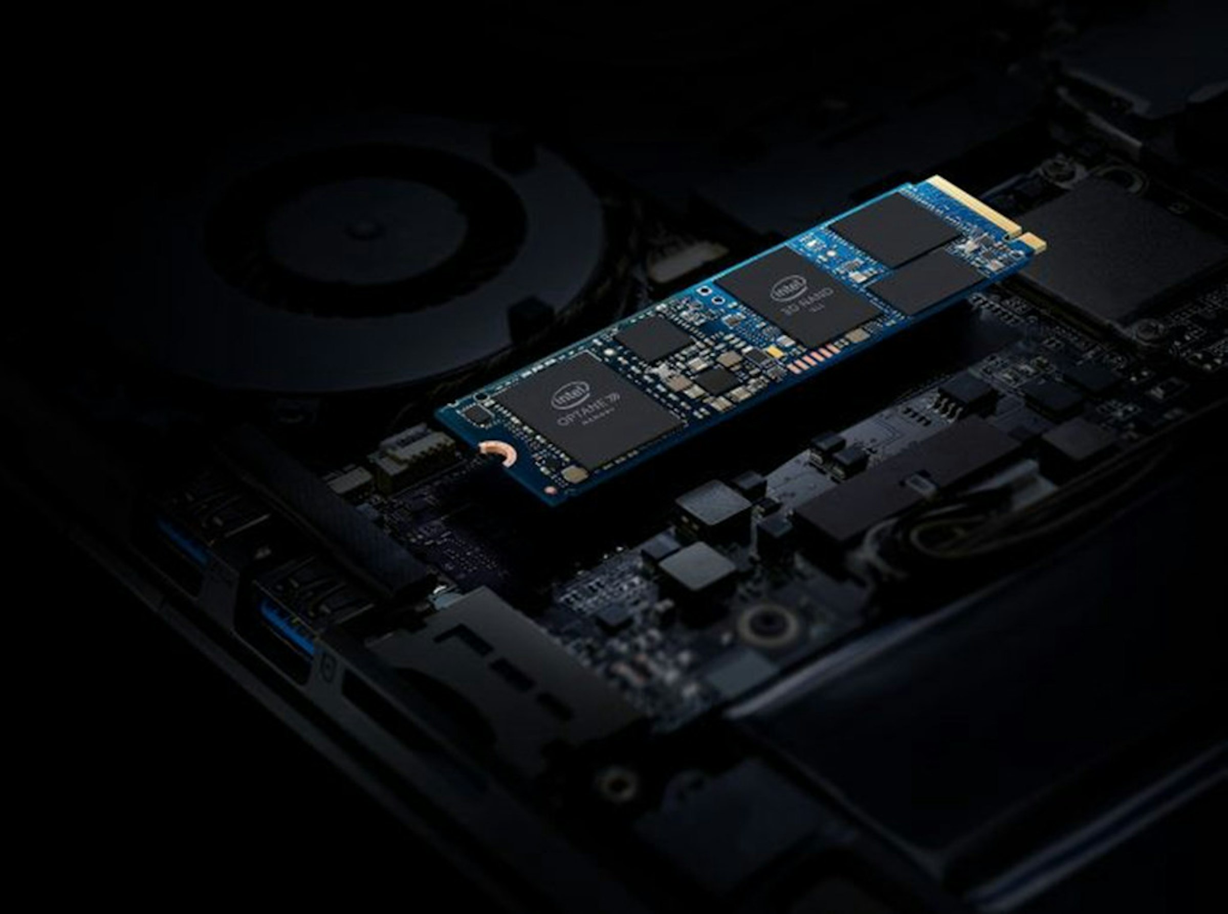 照片中提到了OPTANE，跟英特爾、英特爾有關，包含了創新情報、電腦硬件、英特爾傲騰H10固態硬盤HBRPEKNX、3D XPoint