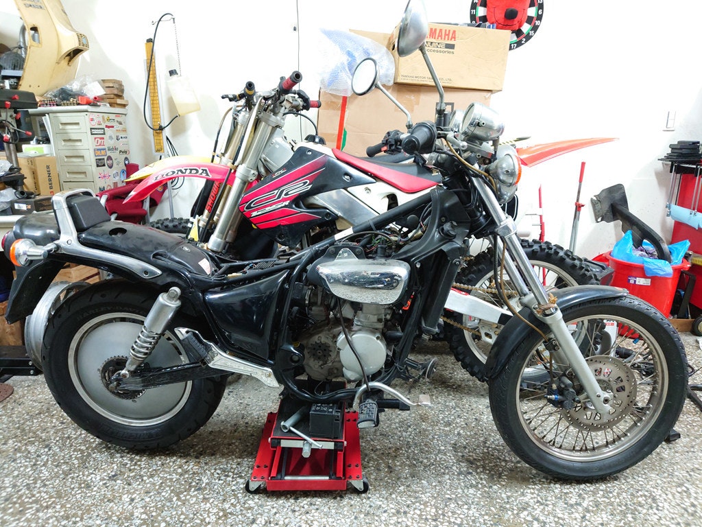 照片中提到了ONDA、BERNER，包含了摩托车、汽车、轮、摩托车、摩托车