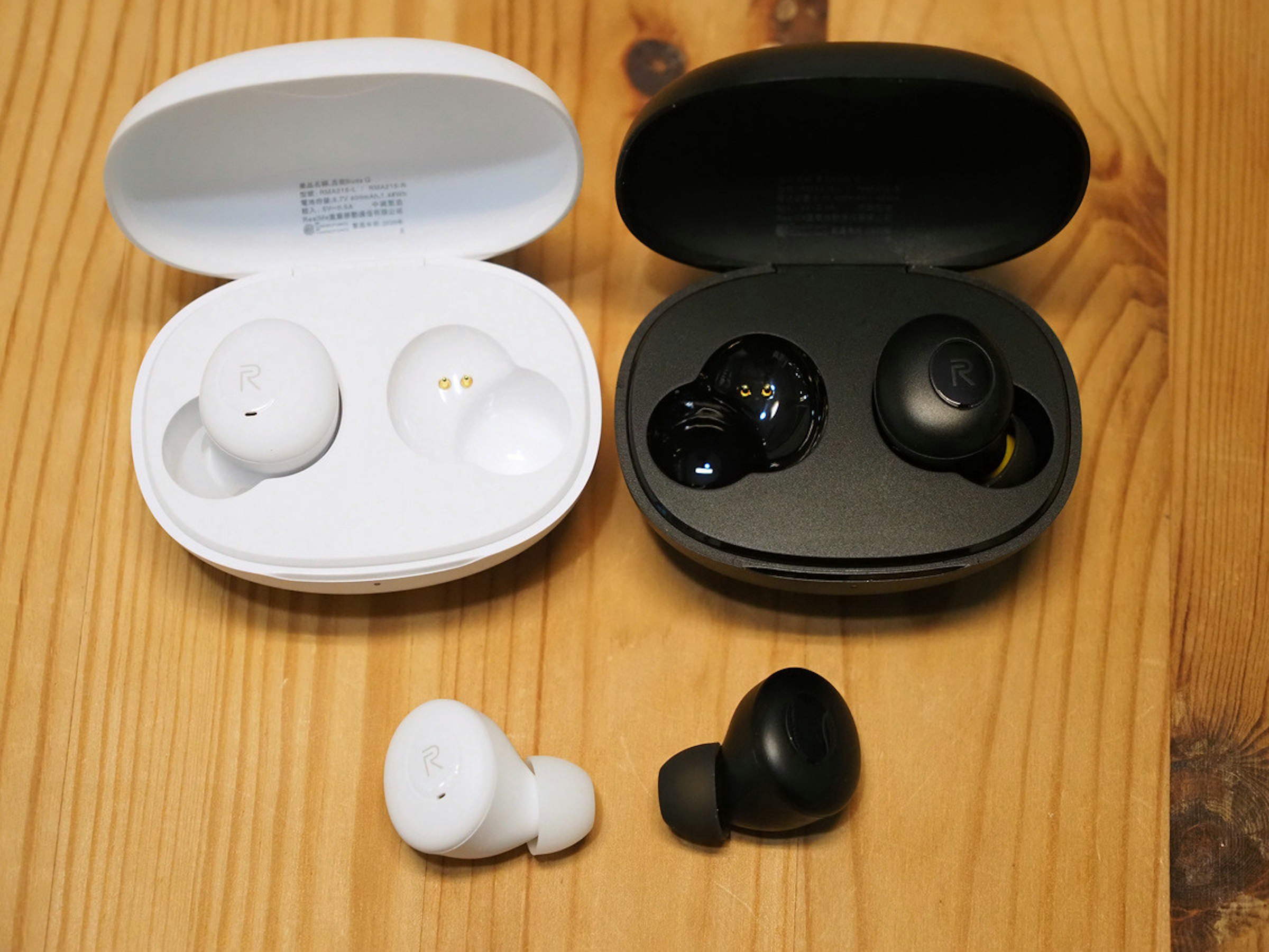 照片中包含了電子產品、遊戲控制器、產品設計、電子產品、產品