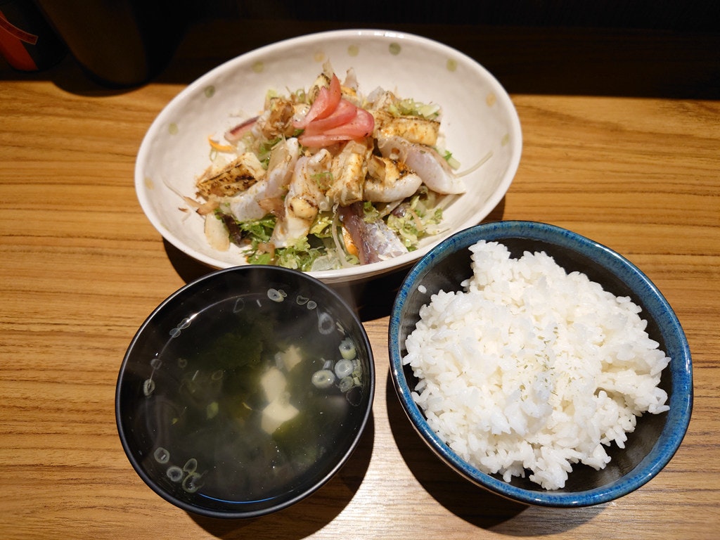 照片中包含了蒸米饭、aki香悟饭、中国菜、韩国料理、素食料理
