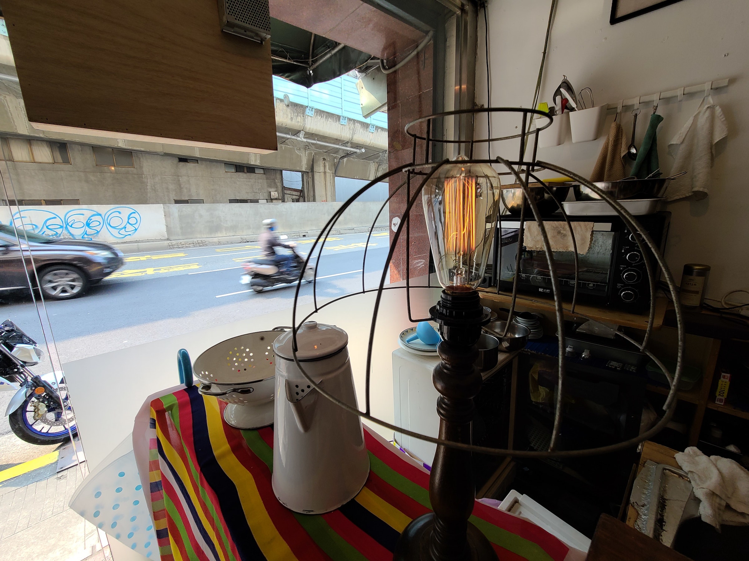 照片中提到了102,包含了汽车、汽车、汽车设计、摩托车、设计
