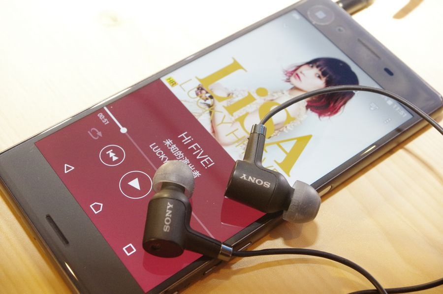 照片中提到了11.51、ANOS、Li,跟亚诺斯有关,包含了音响器材、手机、索尼Xperia X、索尼Xperia XA、功能手机