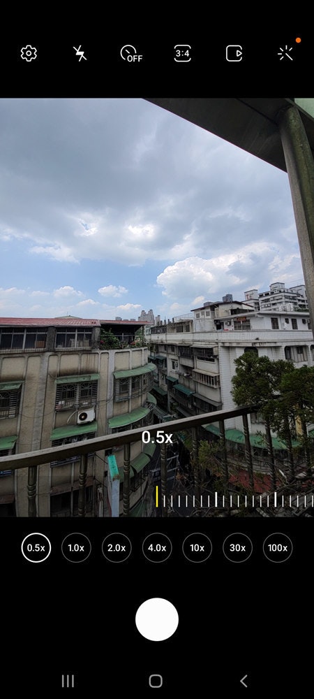照片中提到了3:4、OFF、0.5x,包含了天空、汽车、墙纸、屏幕截图、电脑