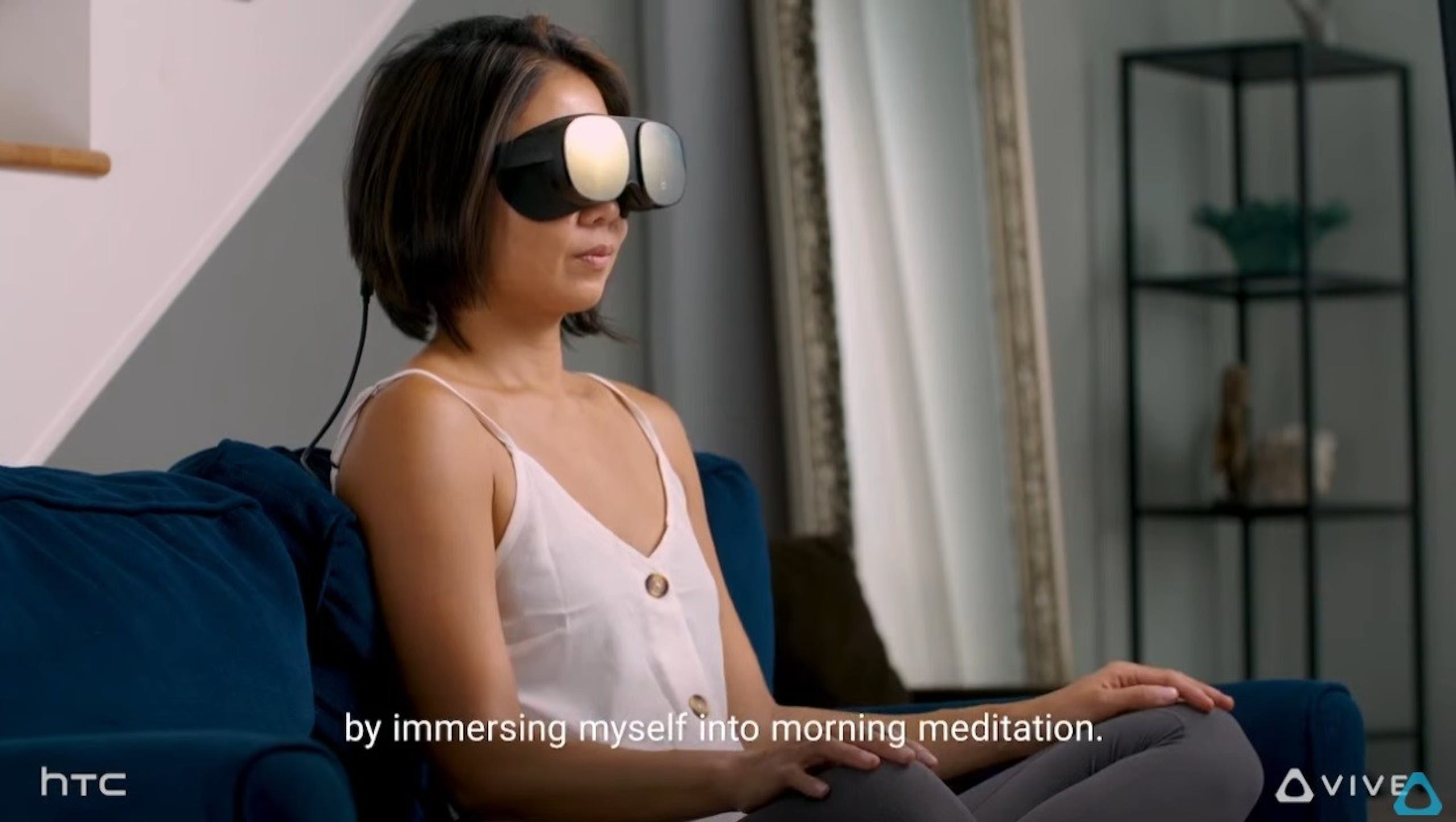 照片中提到了by immersing myself into morning meditation.、hTC、OVIVE，跟宏達電、HTC Vive有關，包含了肩、墨鏡、眼鏡、音響器材、棕色的頭髮