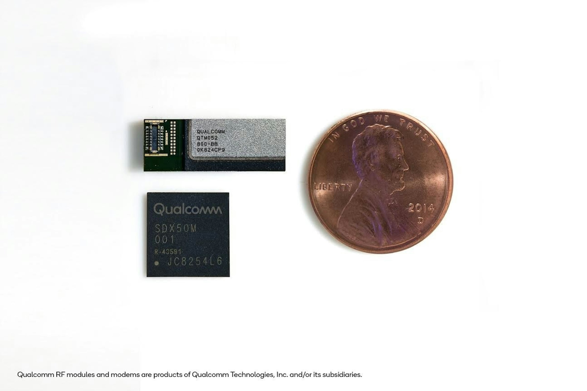 照片中提到了TRUS、WE、GOD，包含了高通5G天線模組、高通公司、5G、極高的頻率、天線