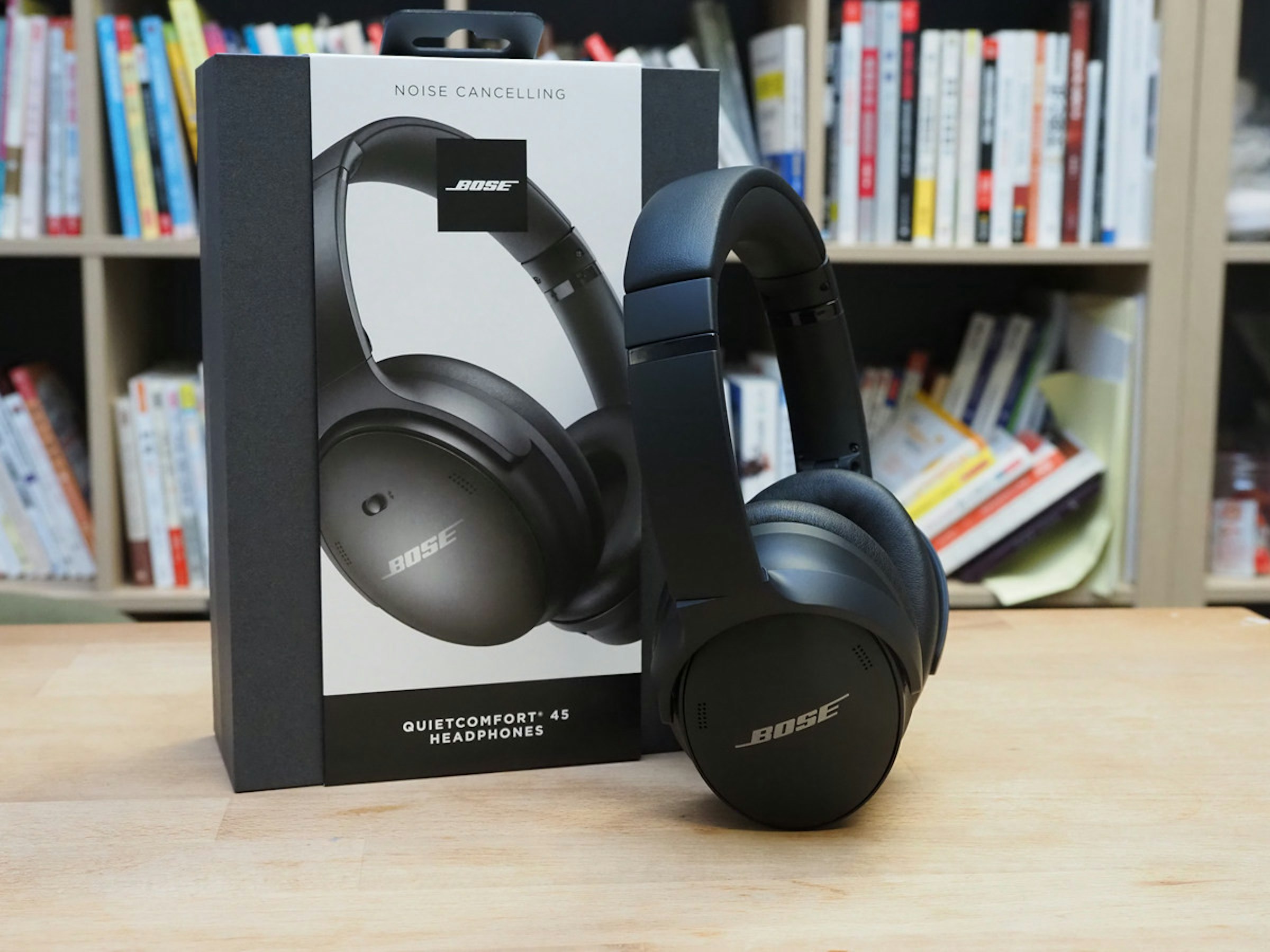 照片中提到了NOISE CANCELLING、BOSE、BOSE，跟玻色公司、玻色公司有關，包含了頭戴式耳機、頭戴式耳機、產品設計、電子產品、音響器材