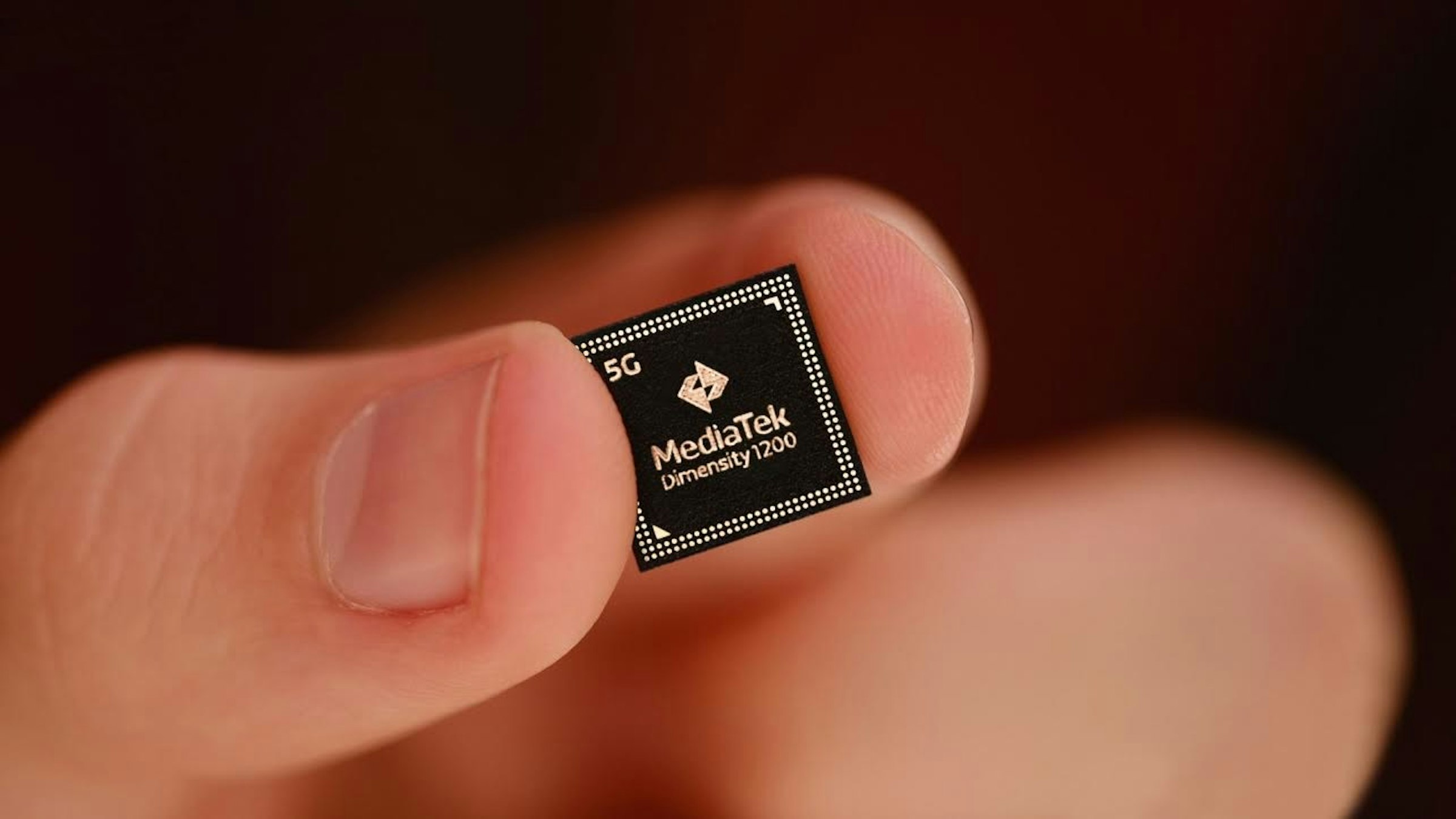 照片中提到了5G、MediaTek、Dimensity 1200，包含了釘、聯發科、移動電話、台積電、手機