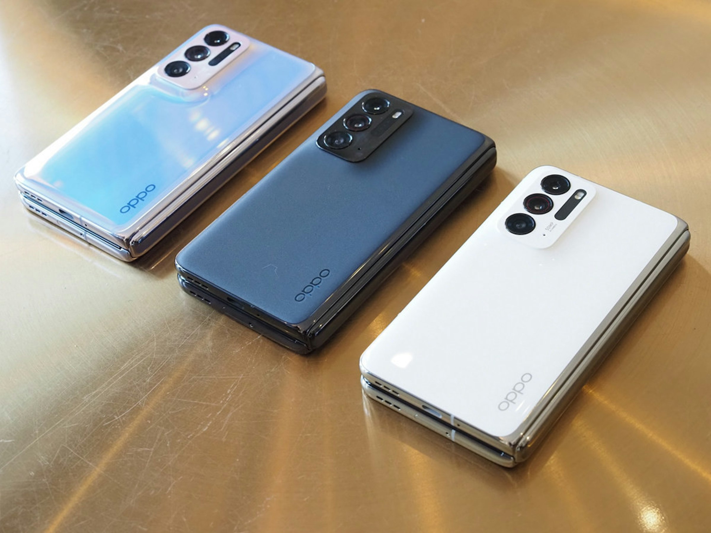 照片中提到了oppo、oppo、oddo，跟Oppo、Oppo有關，包含了硬件、電子配件、手機、功能手機、蜂窩網絡