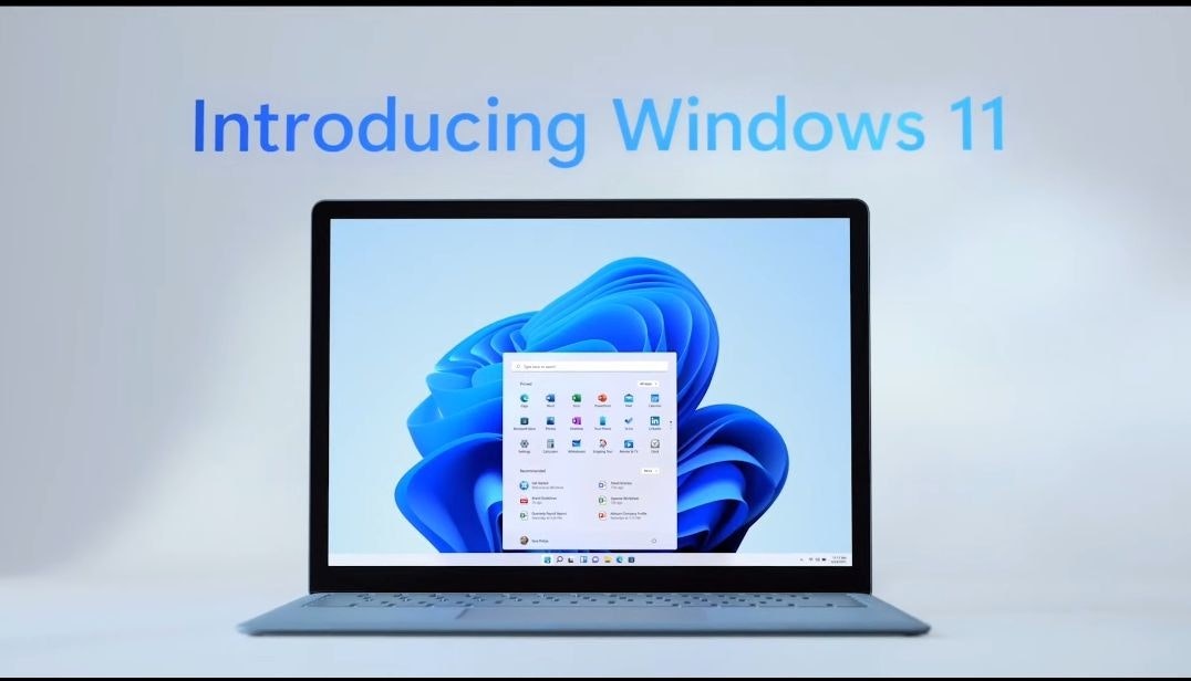 照片中提到了Introducing Windows 11,包含了通訊、輸出設備、電腦顯示器、多媒體、顯示裝置