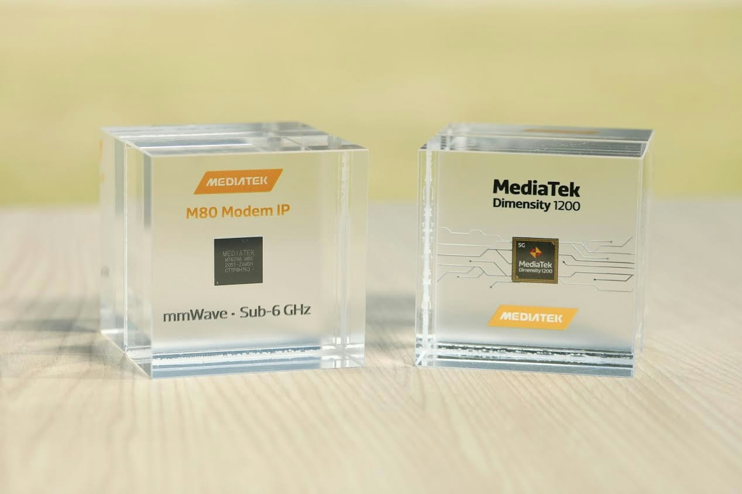 照片中提到了MEDIATEK、MediaTek、Dimensity 1200，跟聯發科、聯發科有關，包含了5G、極高的頻率、移動電話、無線