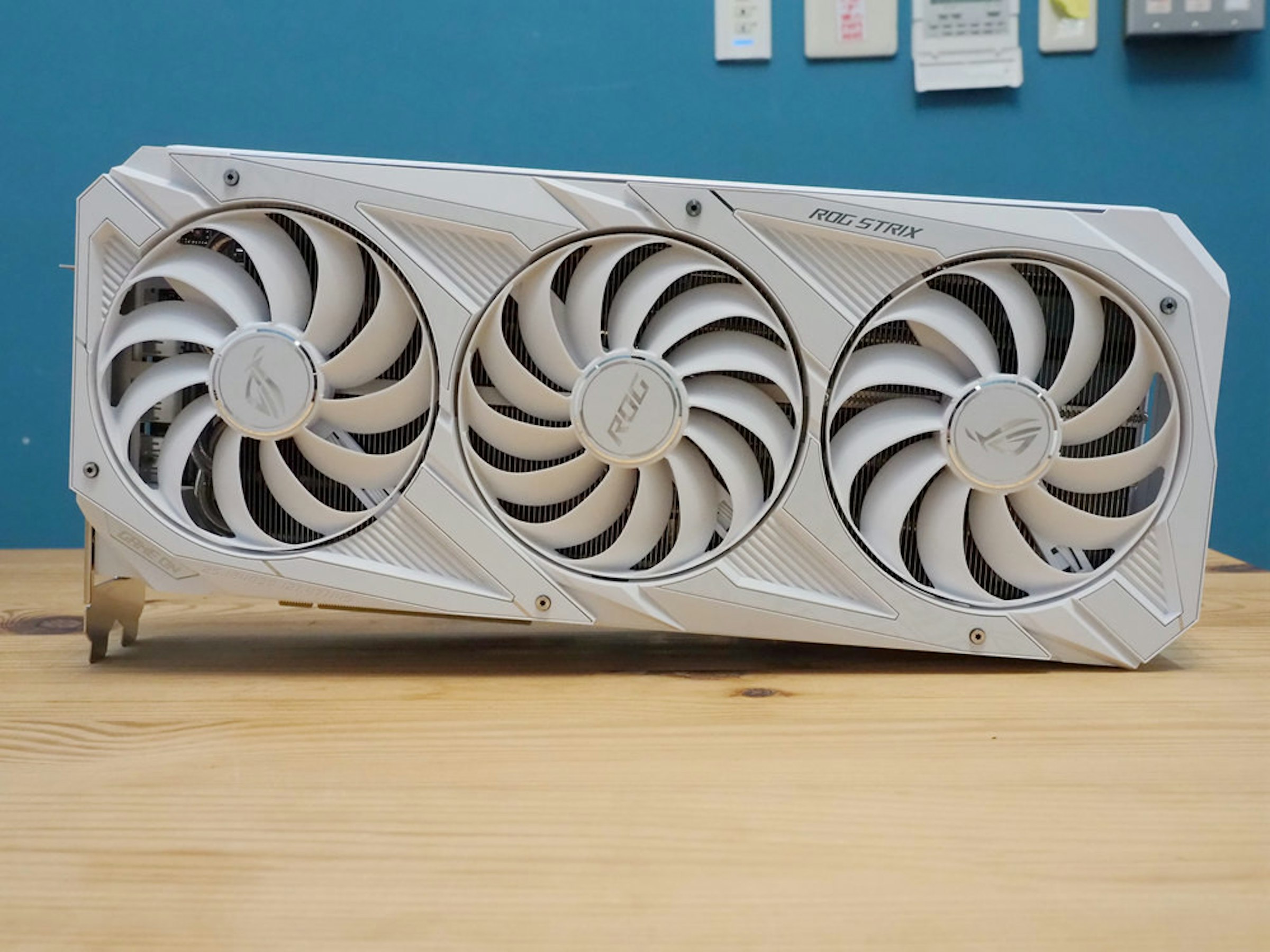 照片中提到了ROG STRIX，包含了提普蘇丹墓、華碩ROG Strix GeForce RTX 2080 Ti、華碩ROG Strix GeForce RTX 3080、玩家共和國、華碩