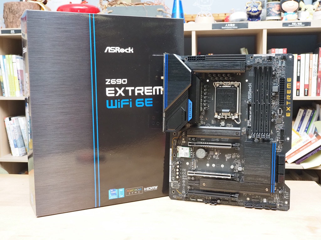照片中提到了ASRock、Z690、EXTREM,包含了電腦機箱、電腦機箱、電腦硬件、電腦、中央處理器