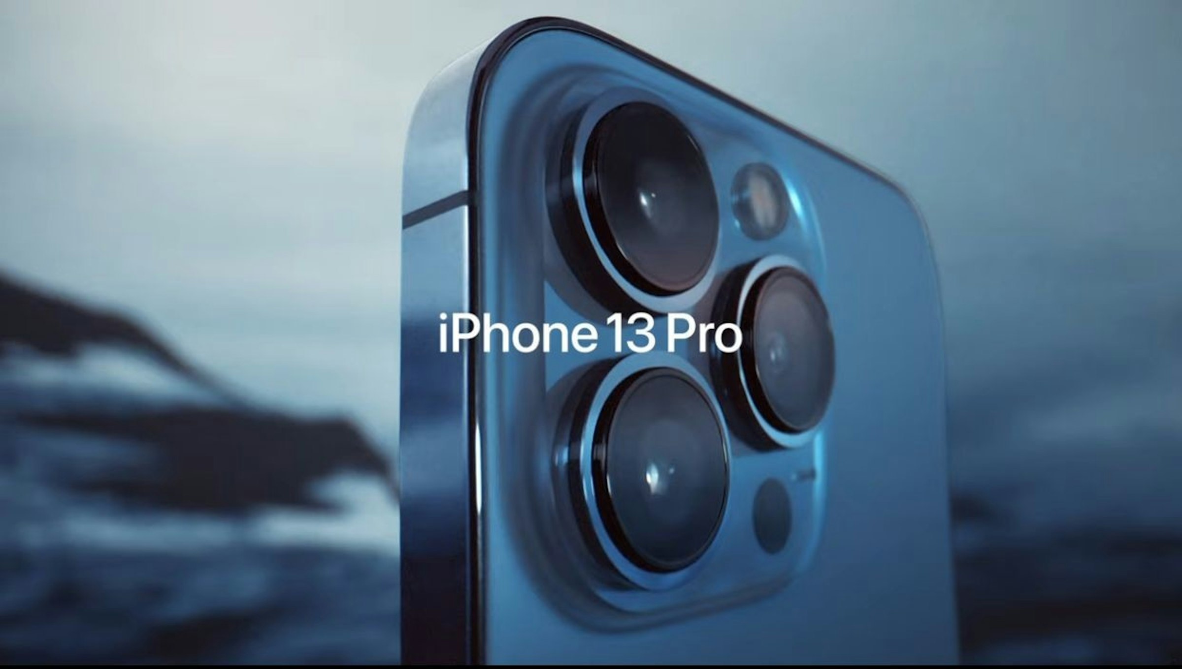 照片中提到了iPhone 13 Pro，跟蘋果公司。有關，包含了電腦音箱、電腦音箱、音箱、擴音器、產品設計