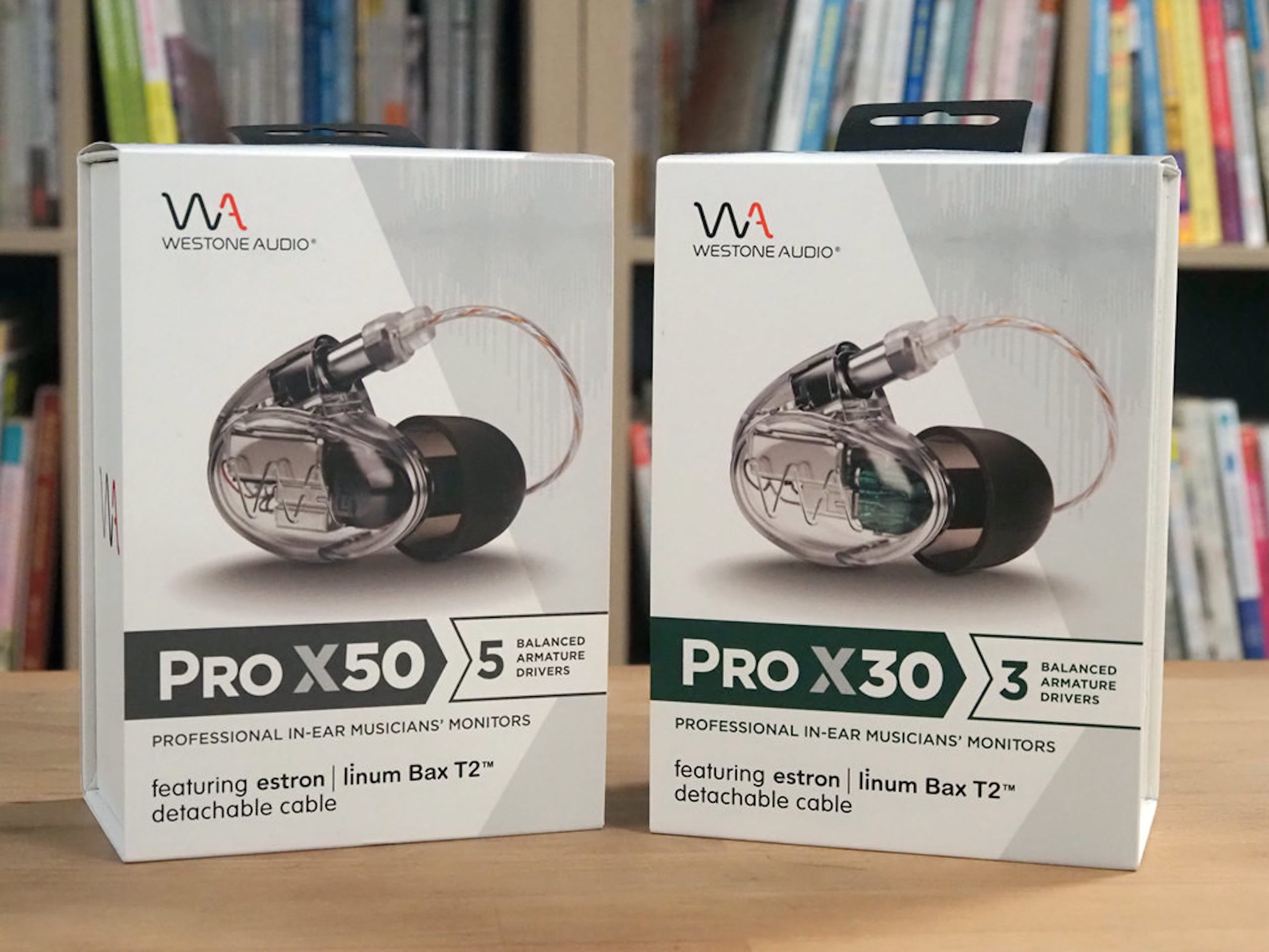照片中提到了WA、WESTONE AUDIO、WESTONE AUDIO，包含了頭戴式耳機、頭戴式耳機、產品設計、音響器材、字形