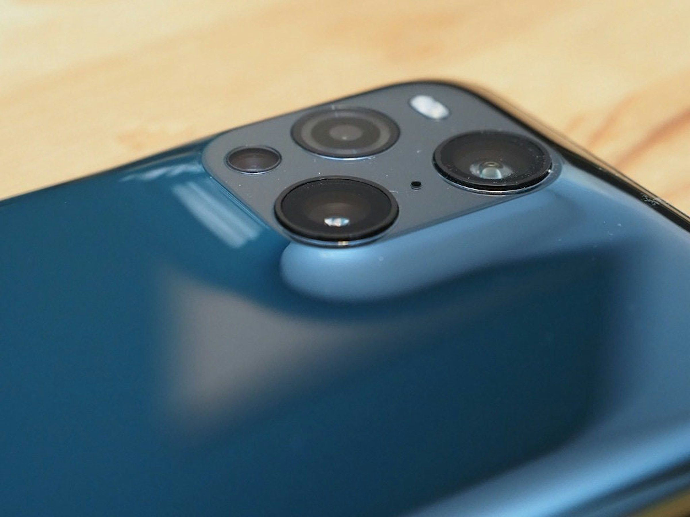 照片中包含了移動電話、Oppo、Oppo Find X3 Pro、Oppo Find X3 Pro、Oppo