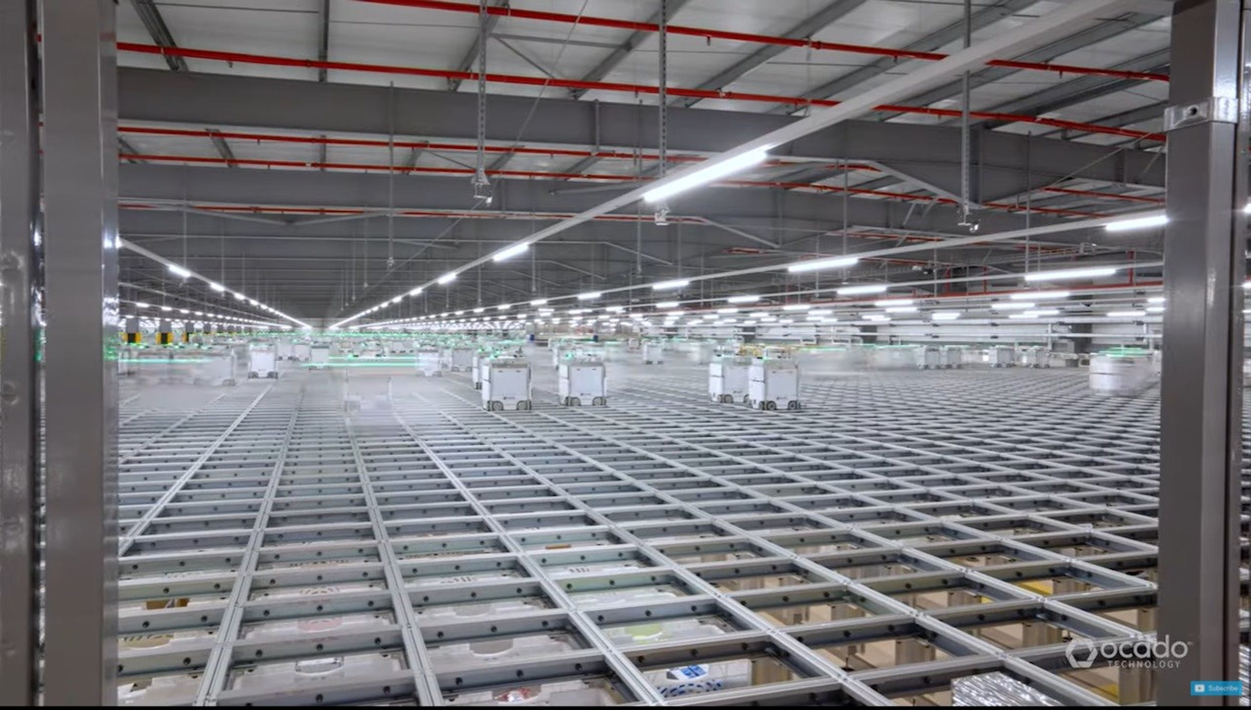照片中提到了ocado、TECHNOLOGY、7885N，跟奧卡多有關，包含了廠、奧卡多集團、廠、製造業、鋼