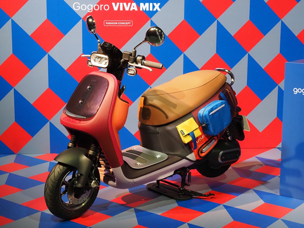 照片中提到了Gogoro VIVA MIX、FASHION CONCEPT、gog,包含了汽車、摩托車、汽車設計、摩托車、紅色
