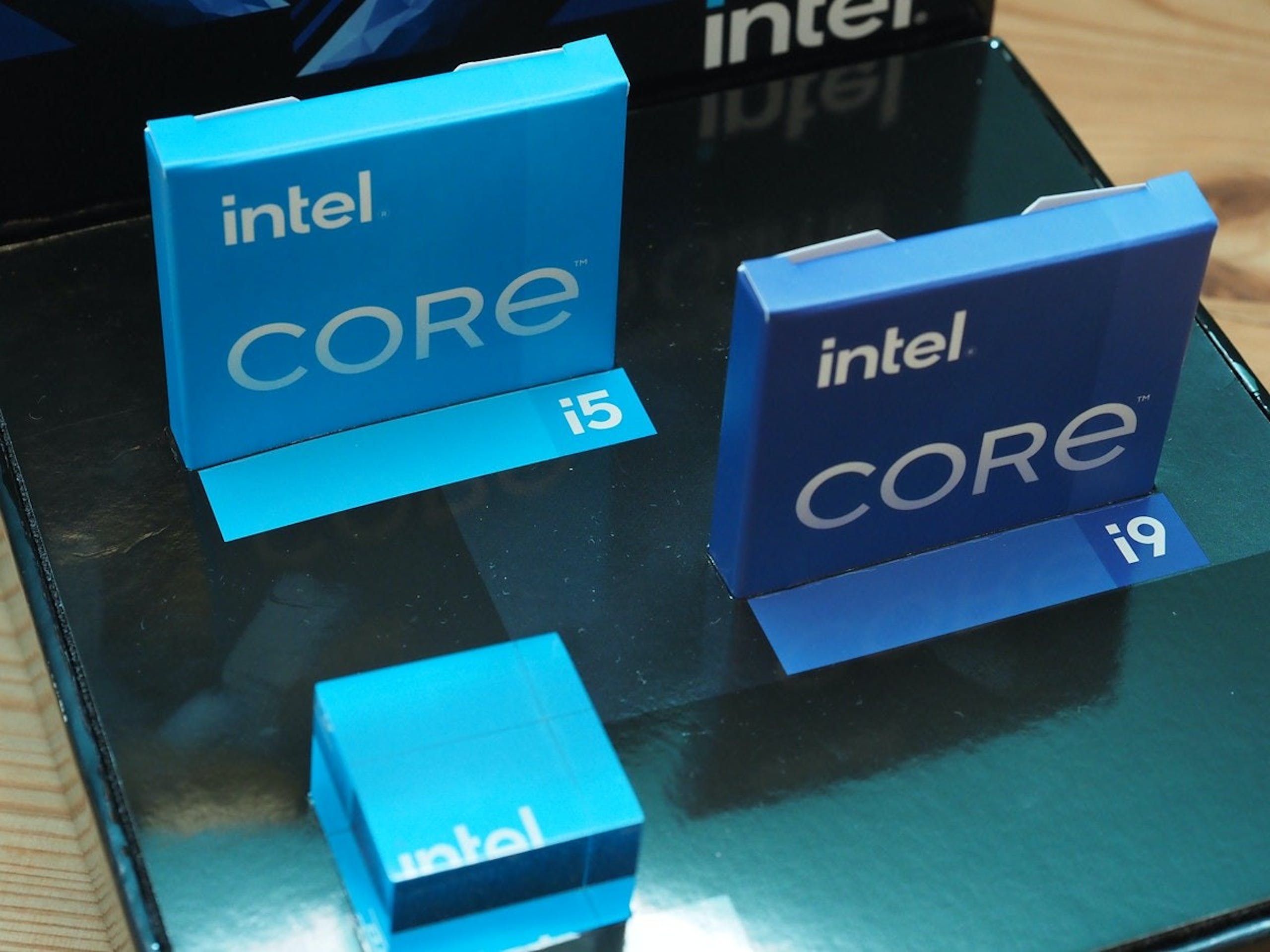 照片中提到了in、intel、letai，跟Inatel有關，包含了小工具、火箭湖、英特爾、英特爾酷睿i9、14 nm製程