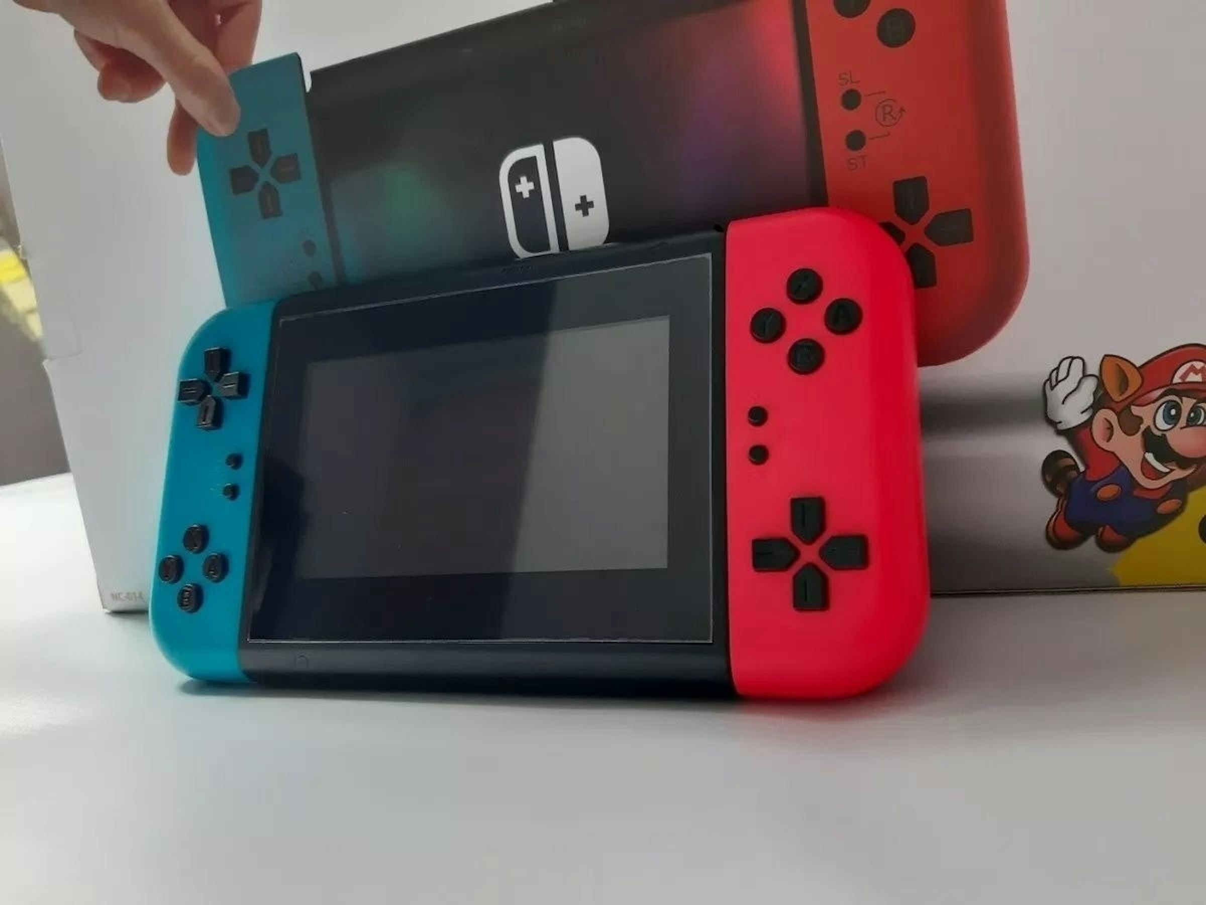 照片中提到了NC414，包含了納米卡·斯奇奇、任天堂Switch、任天堂、惡魔引擎、UNI