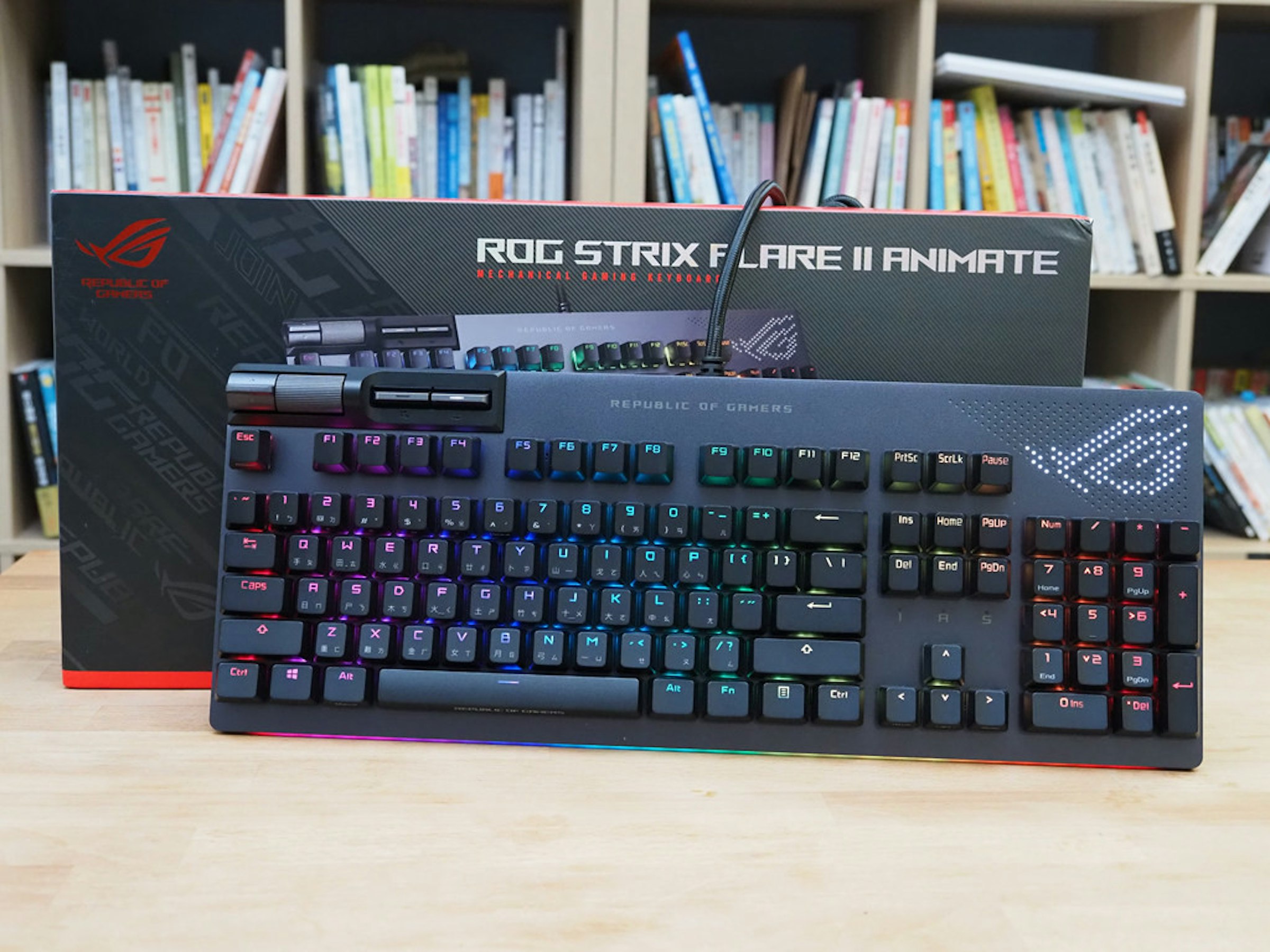 照片中提到了ROG STRIX F LARE II ANIMATE、० ।।।।।、REPUBLIC OF，跟ROG電話有關，包含了鍵盤、計算機鍵盤、電腦硬件、個人電腦、電腦