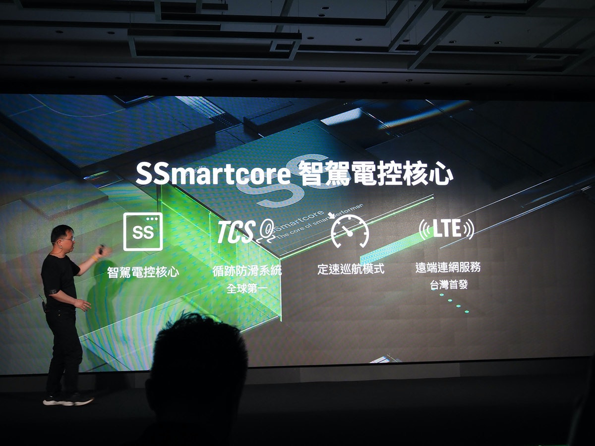 照片中提到了SSmartcore、Smartcore、The core of smarerforman，包含了顯示裝置、多媒體、介紹、顯示裝置、文本